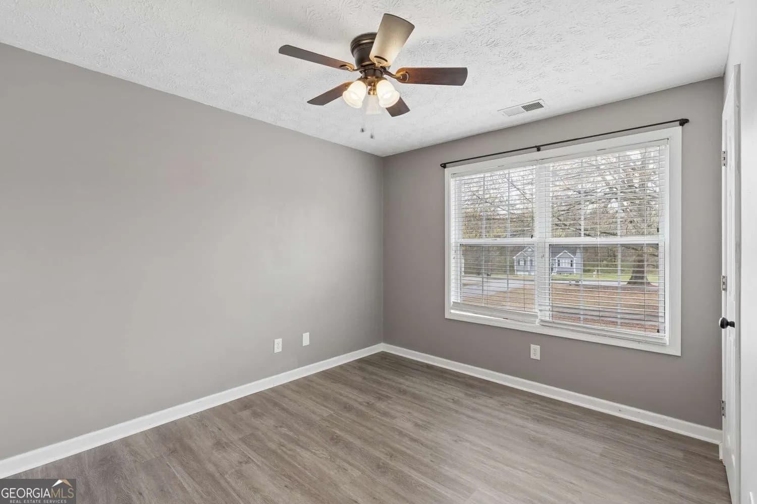 9880 Rivercliff Ln — photo 27 of 52