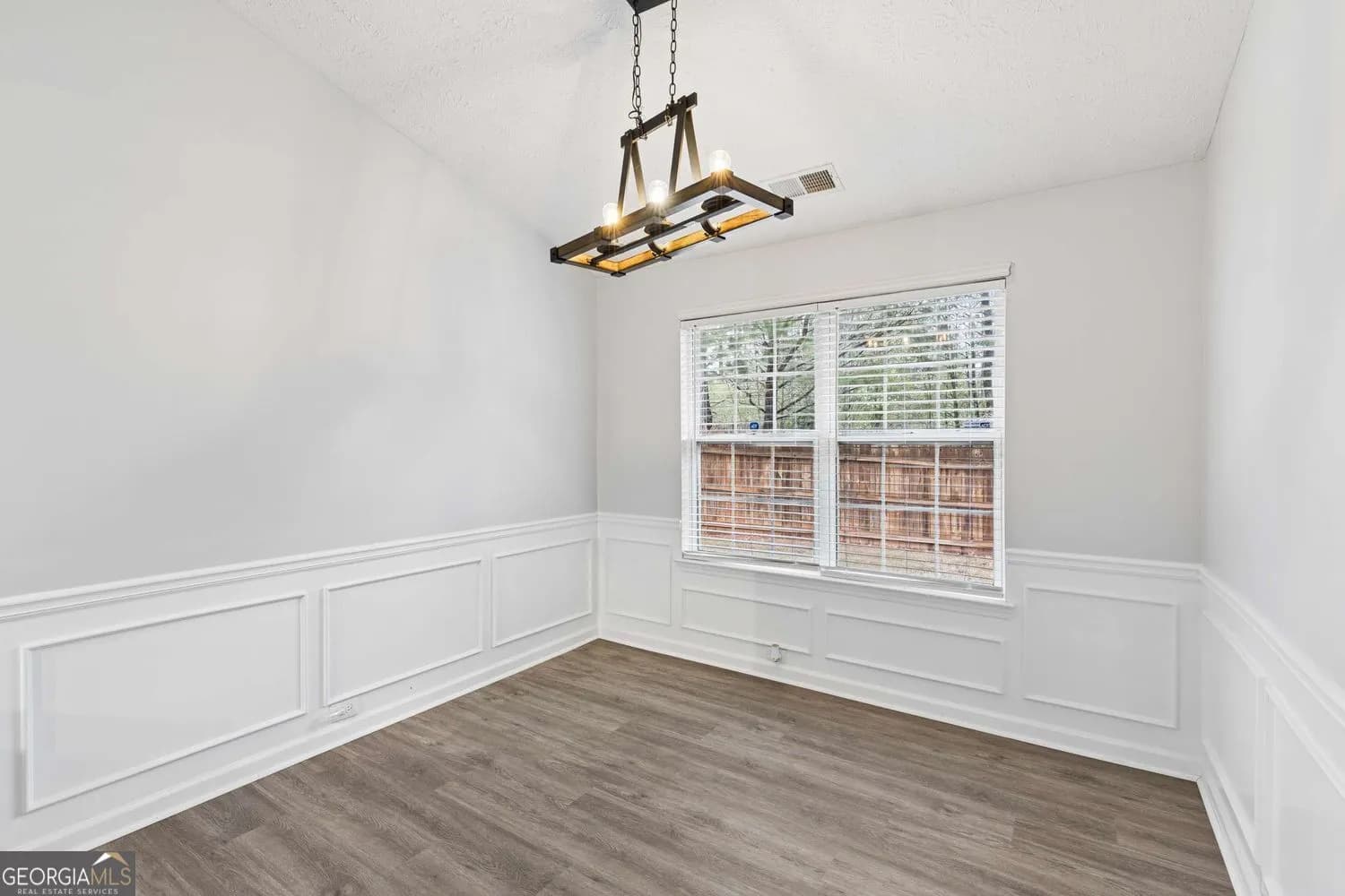 9880 Rivercliff Ln — photo 6 of 52