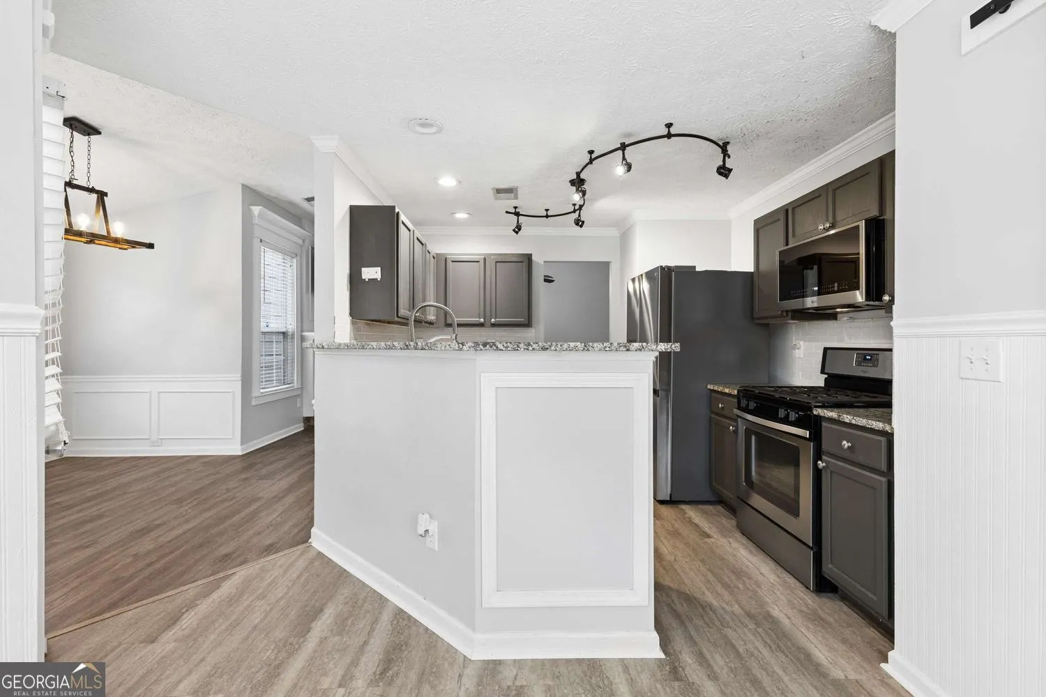 9880 Rivercliff Ln — photo 12 of 52