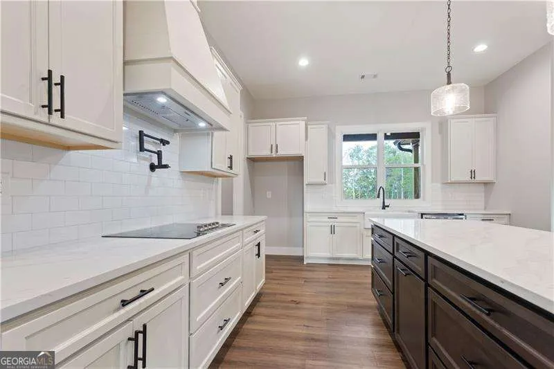 150 Old Sandhill Rd — photo 4 of 37