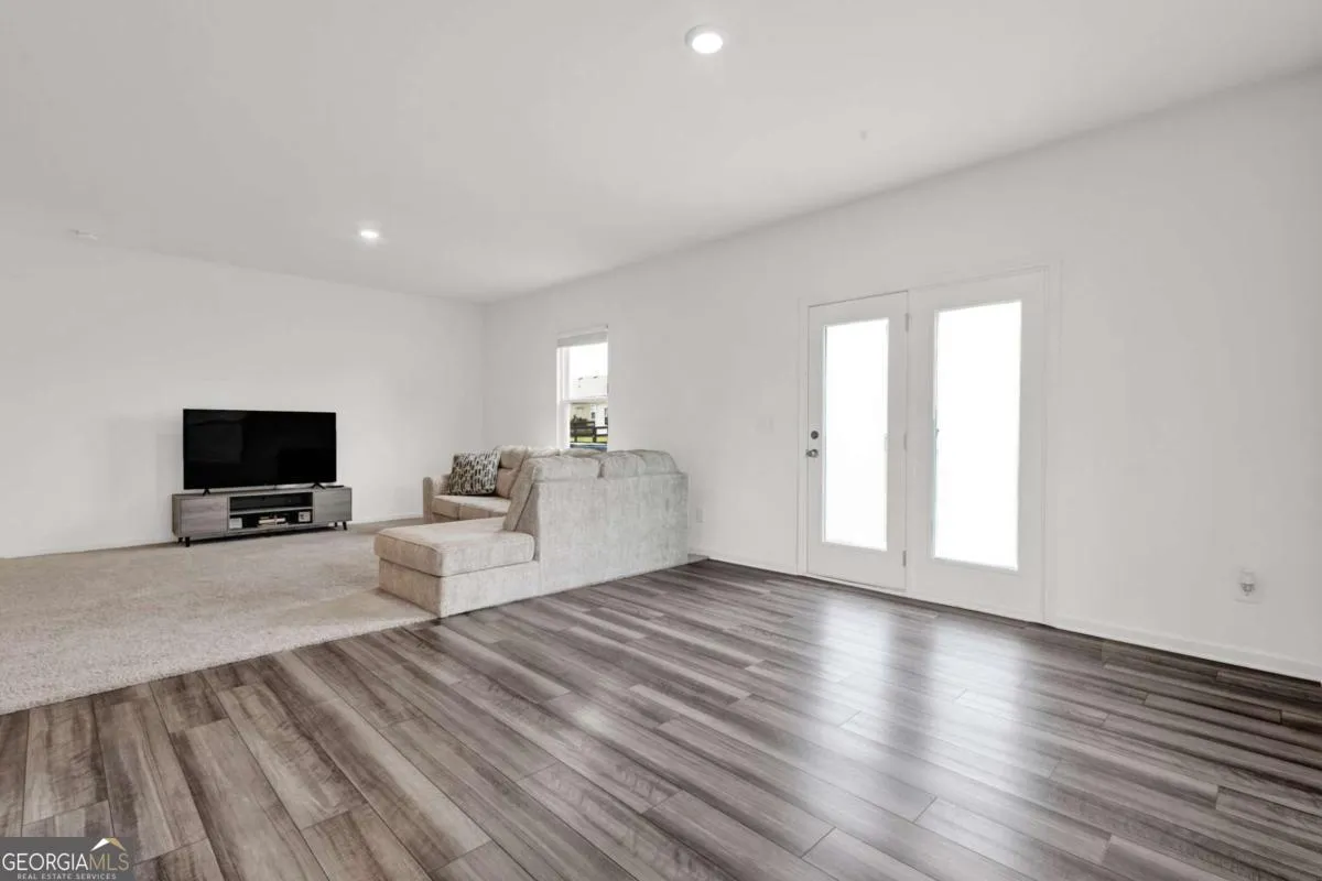 212 Cotton Tail Ln — photo 3 of 39