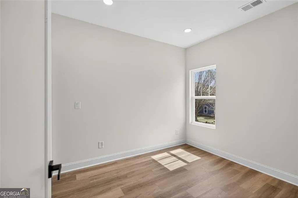 3219 Bakewell St — photo 10 of 29