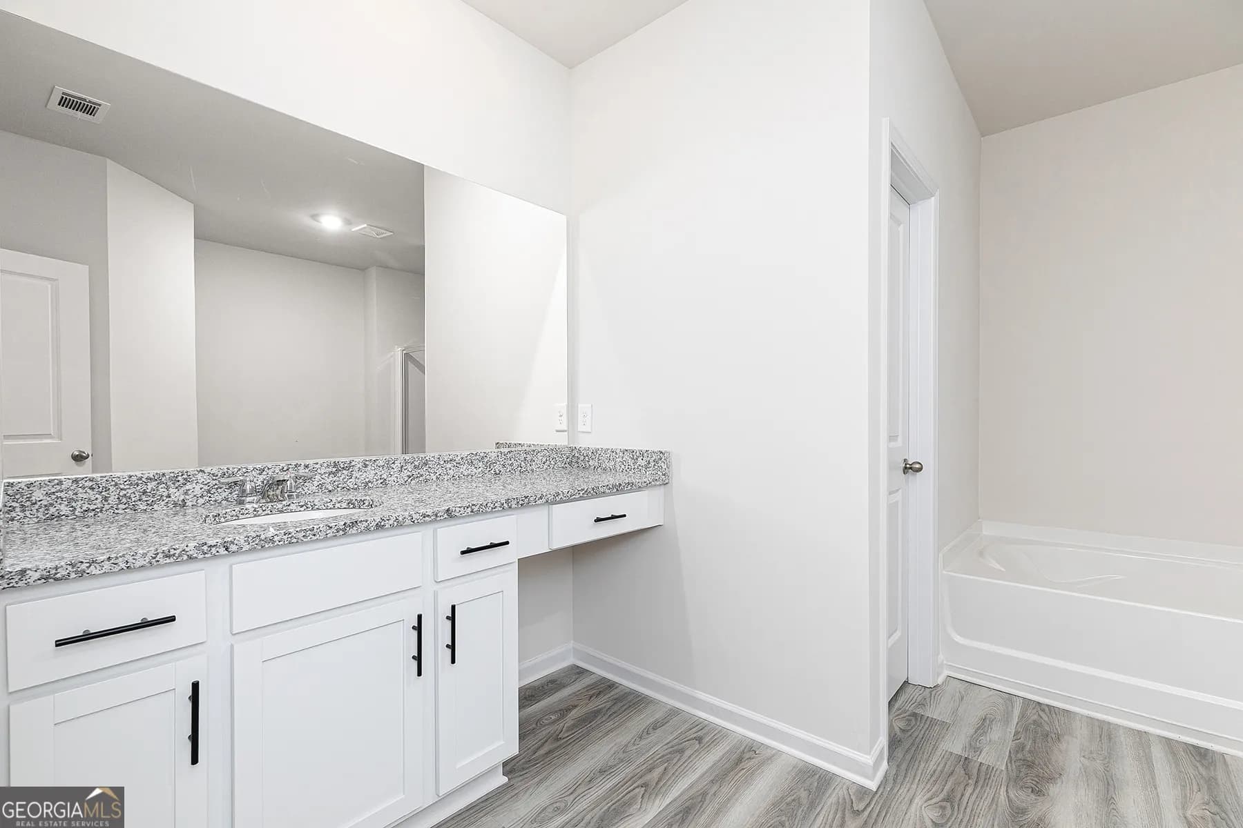 659 Mackenzie Cv — photo 8 of 20