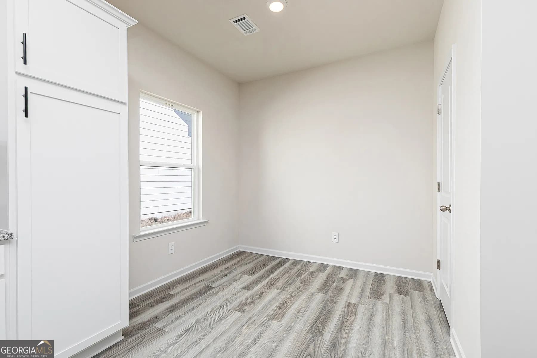 659 Mackenzie Cv — photo 4 of 20