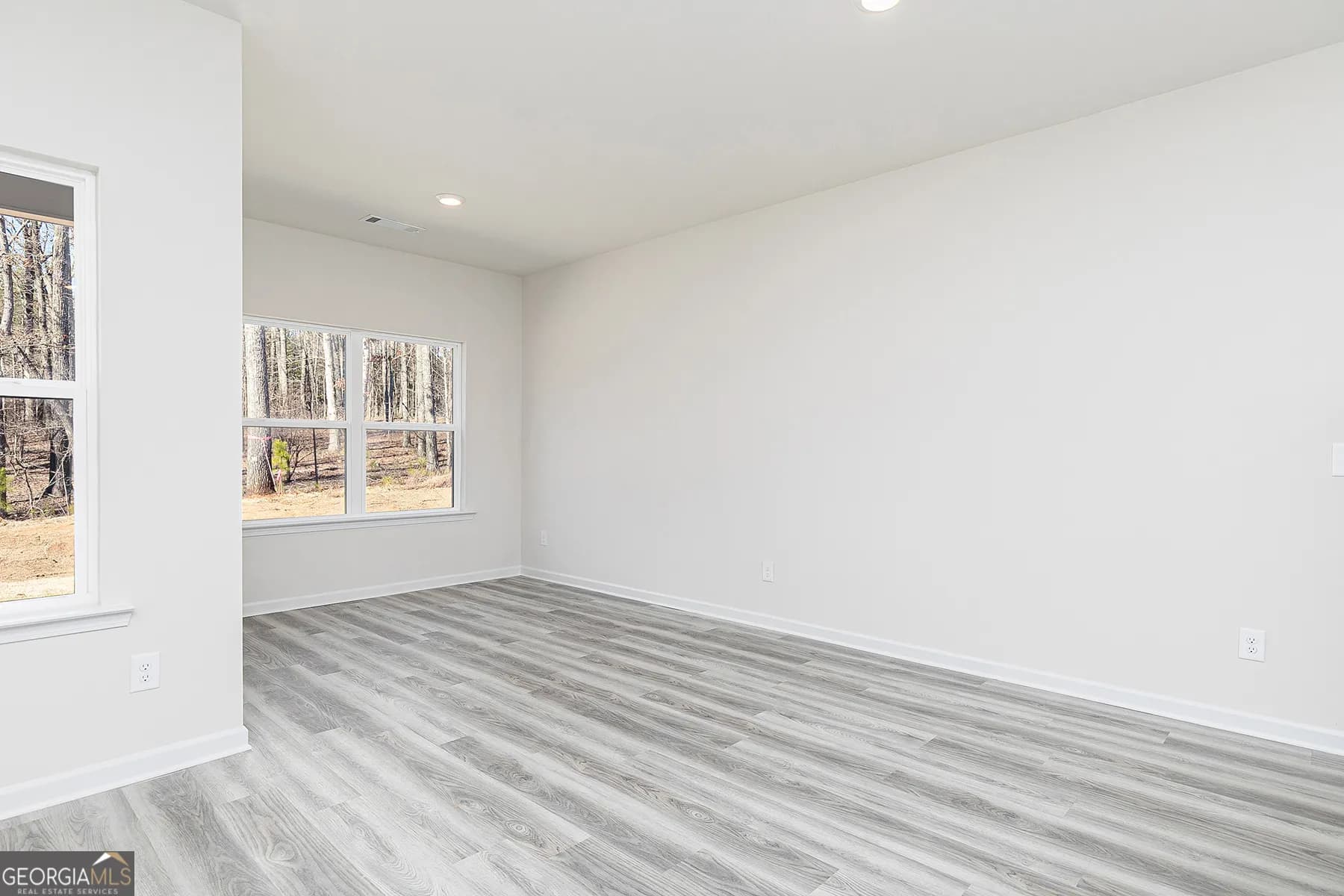 659 Mackenzie Cv — photo 3 of 20