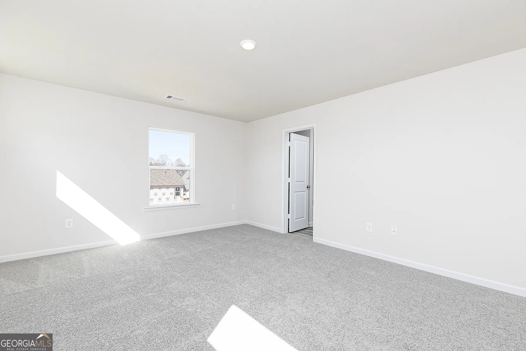 148 Howell Dr — photo 4 of 17