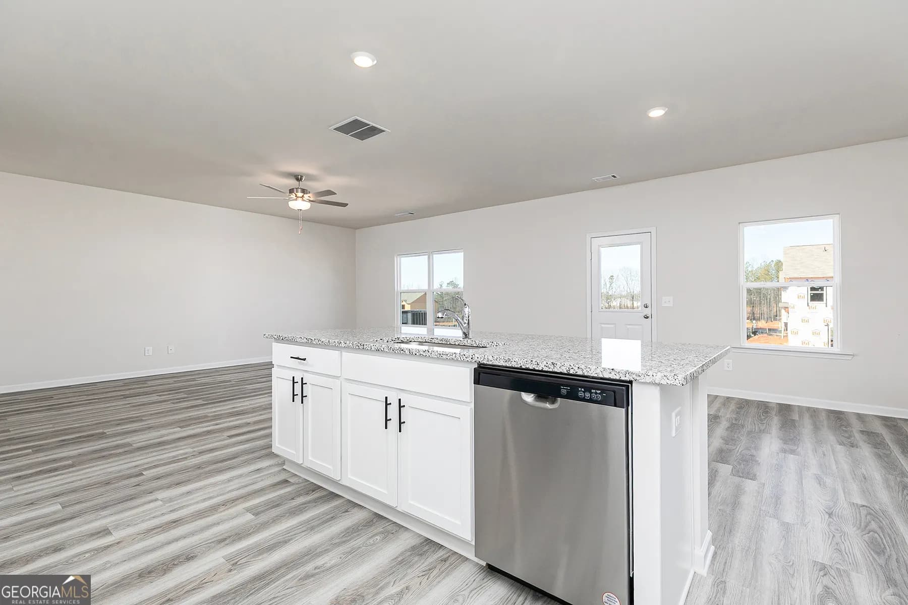 148 Howell Dr — photo 3 of 17