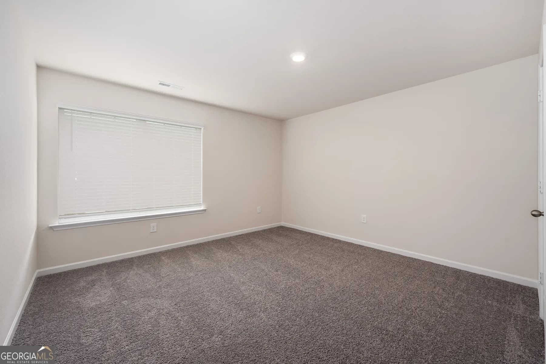 112 Howell Dr — photo 6 of 16