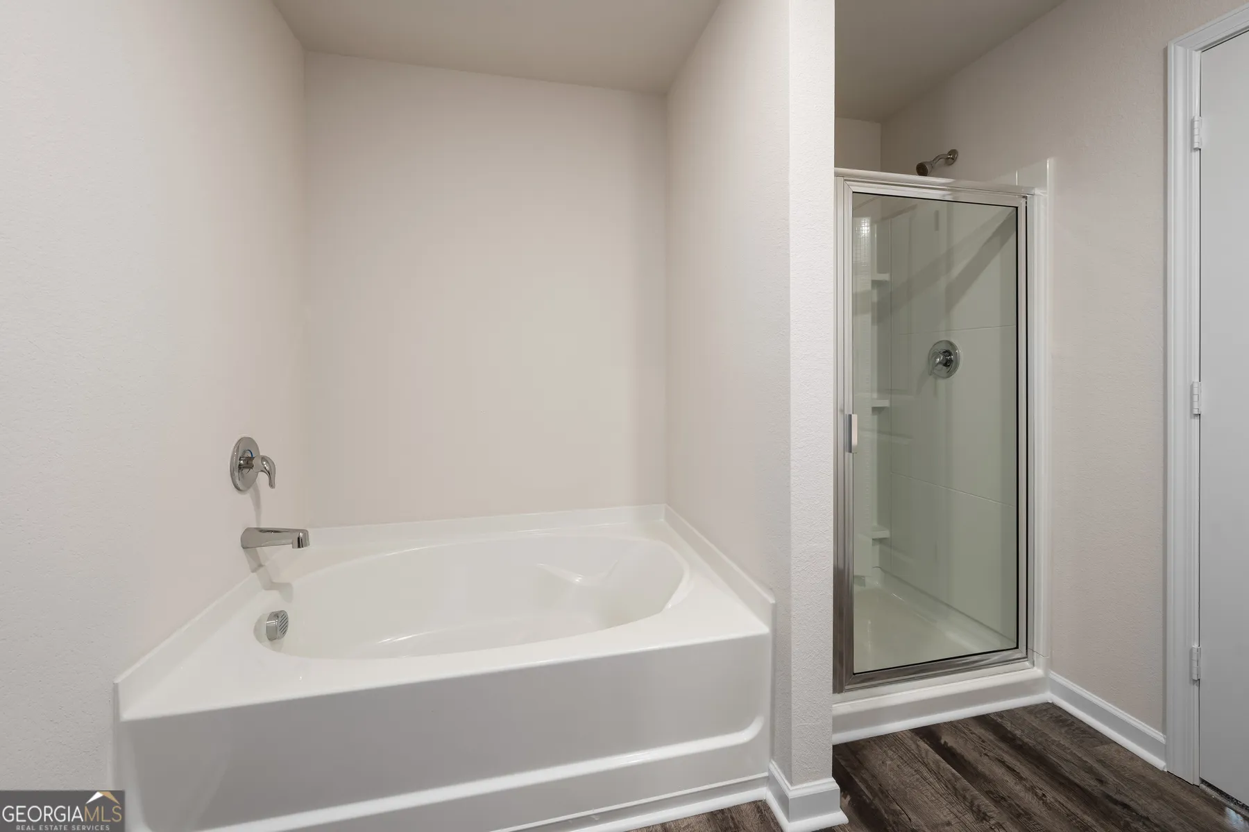 112 Howell Dr — photo 4 of 16