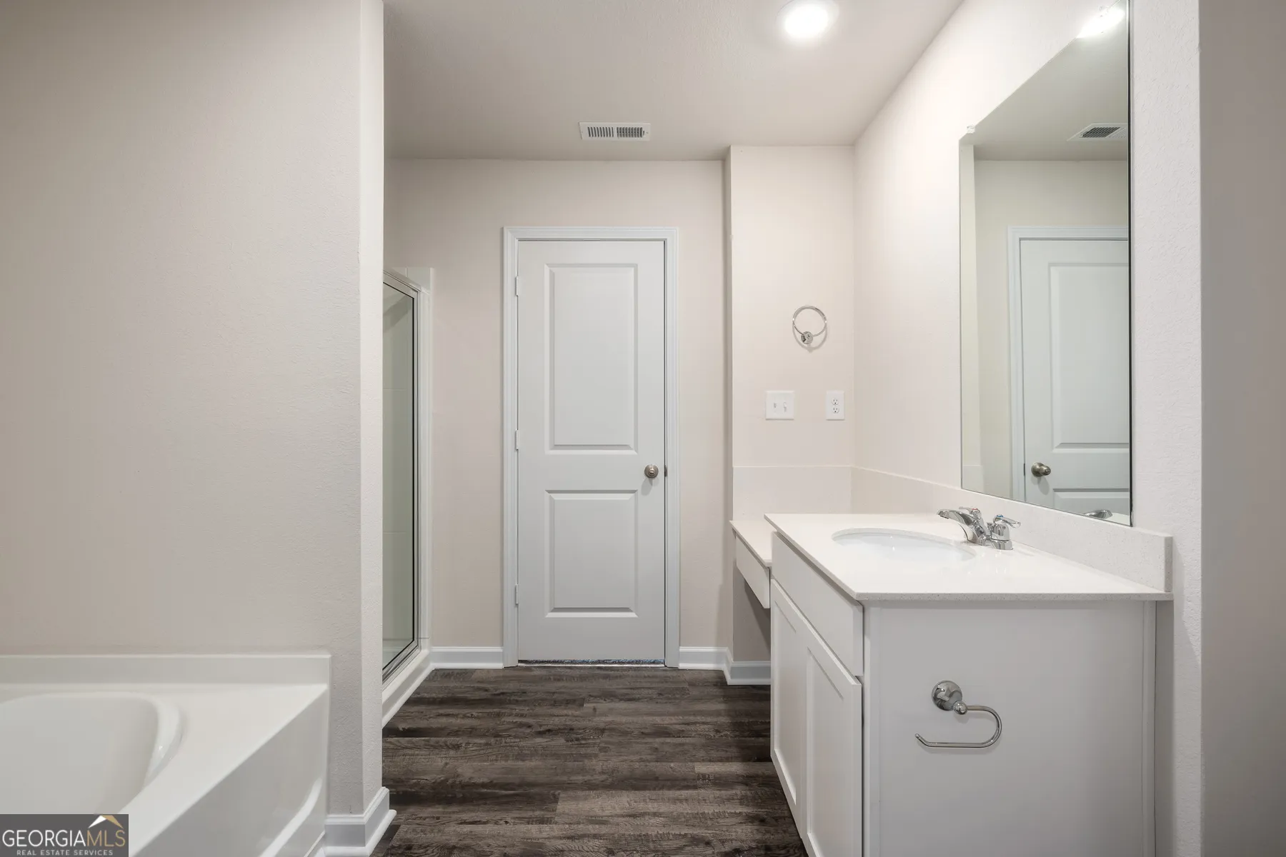 112 Howell Dr — photo 3 of 16