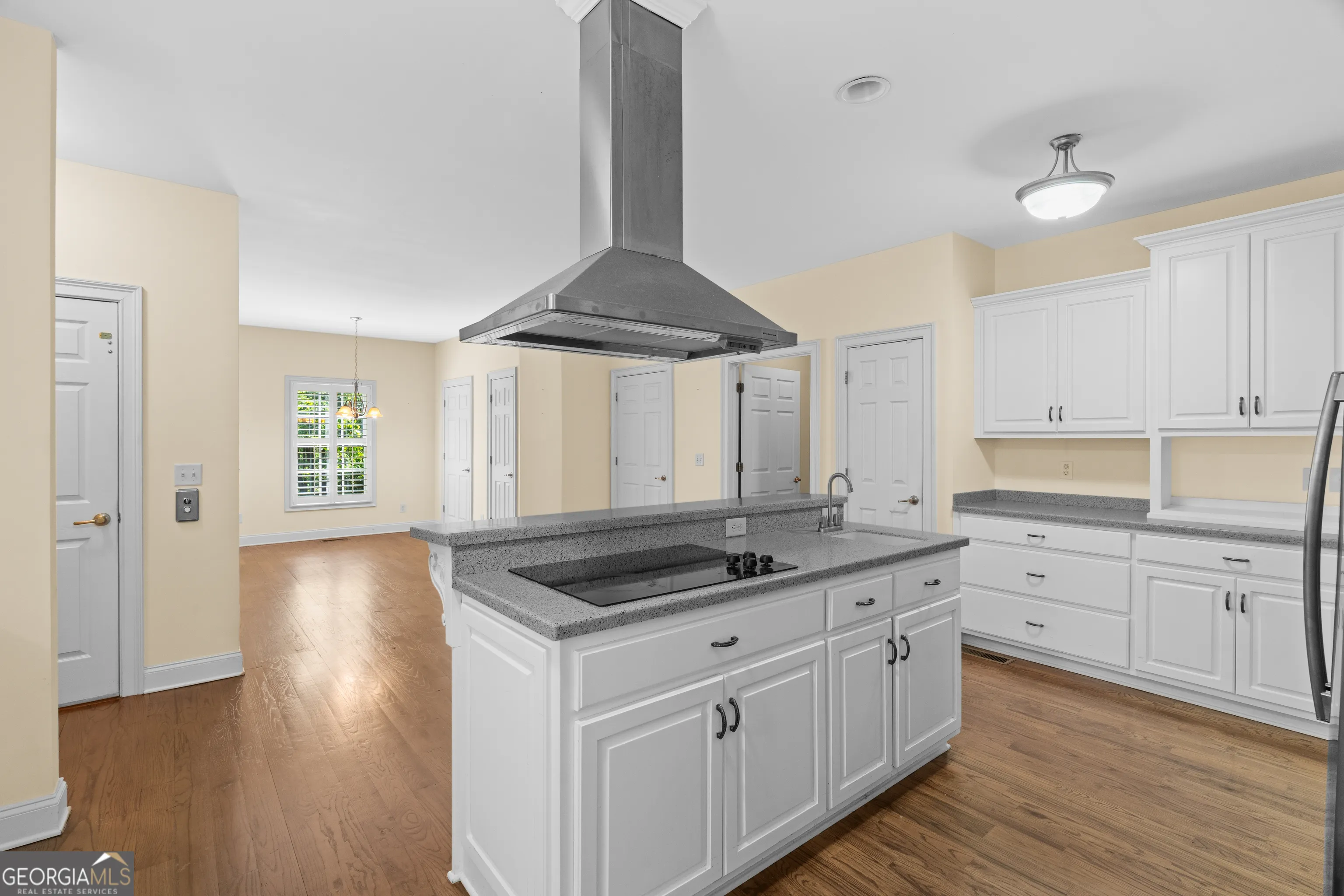 2058 Sewanee Ct — photo 6 of 81