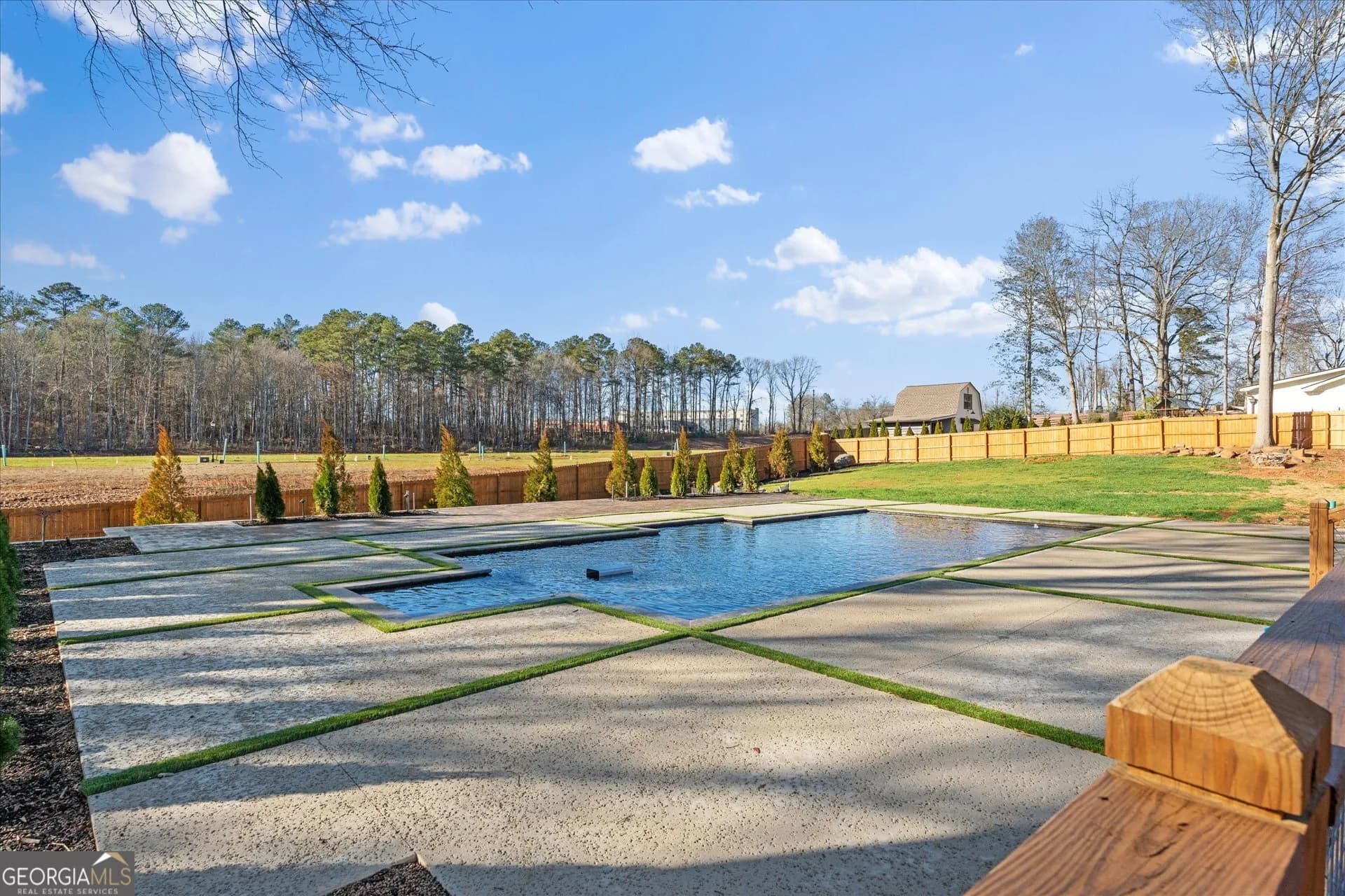 109 Briarwood Dr — photo 33 of 40