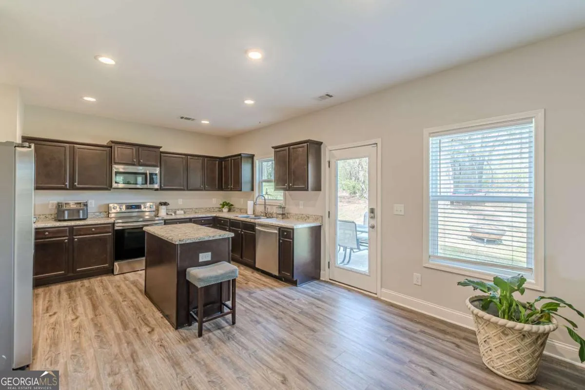 123 Mulberry Dr — photo 7 of 47