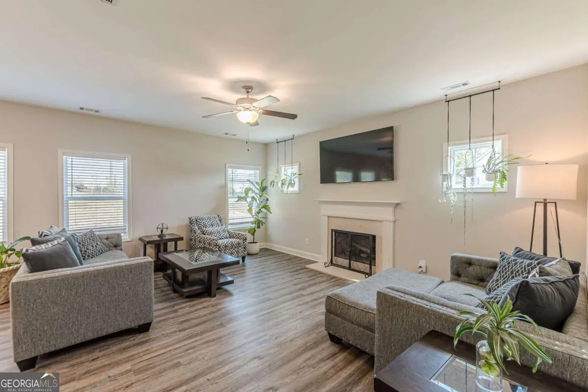 123 Mulberry Dr — photo 3 of 47