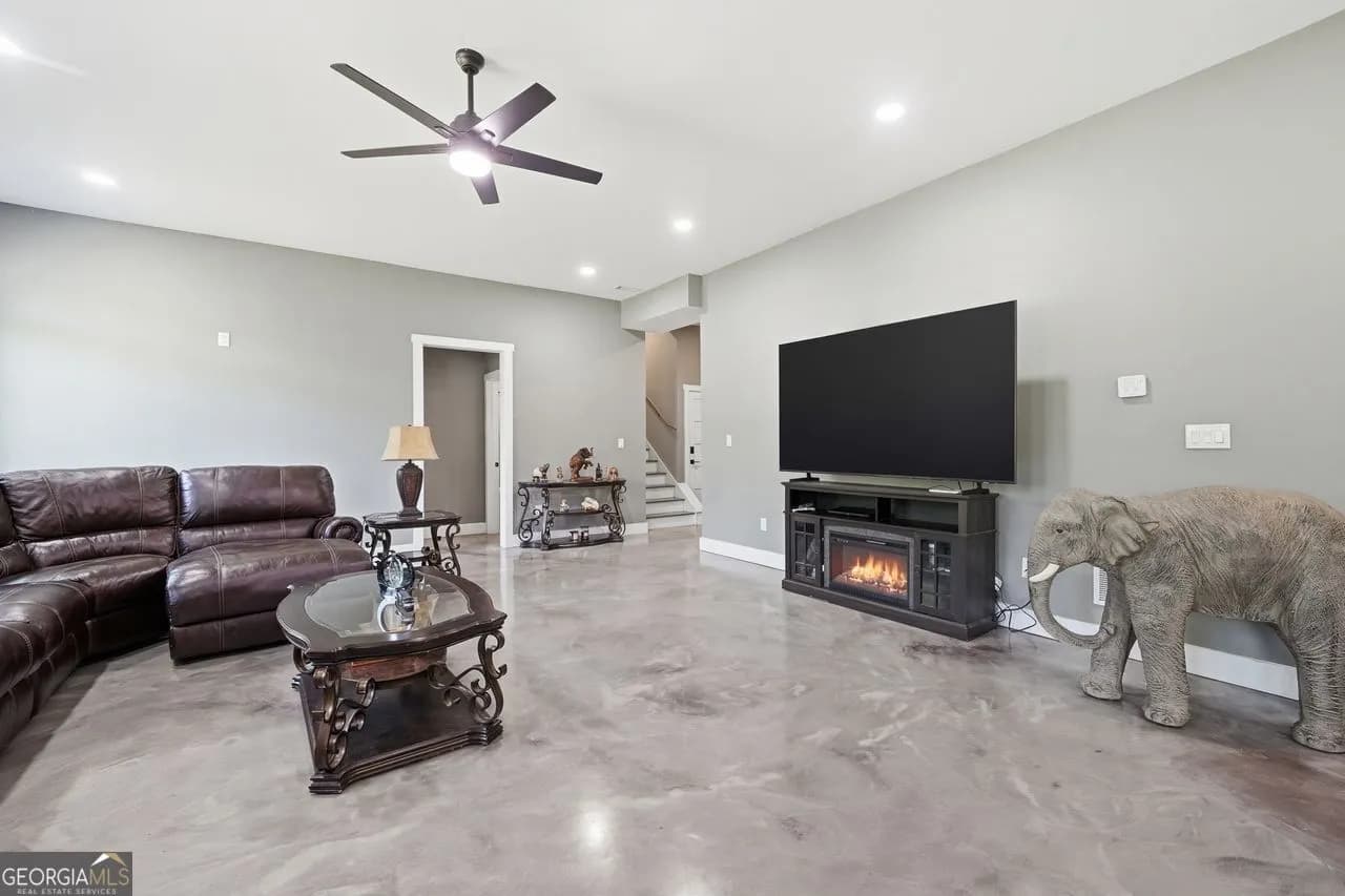2021 Lakeview Pkwy — photo 65 of 114