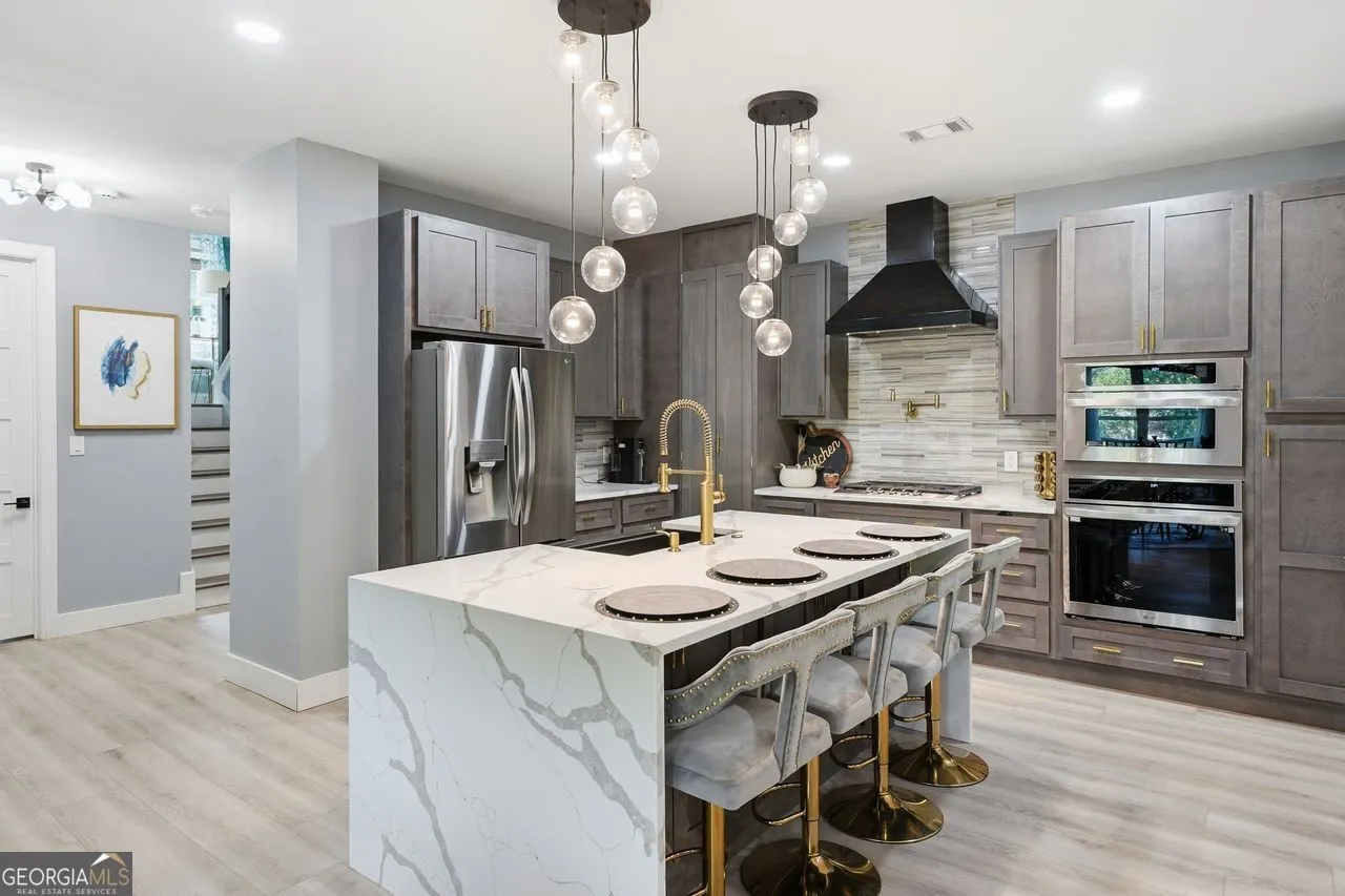 2021 Lakeview Pkwy — photo 36 of 114