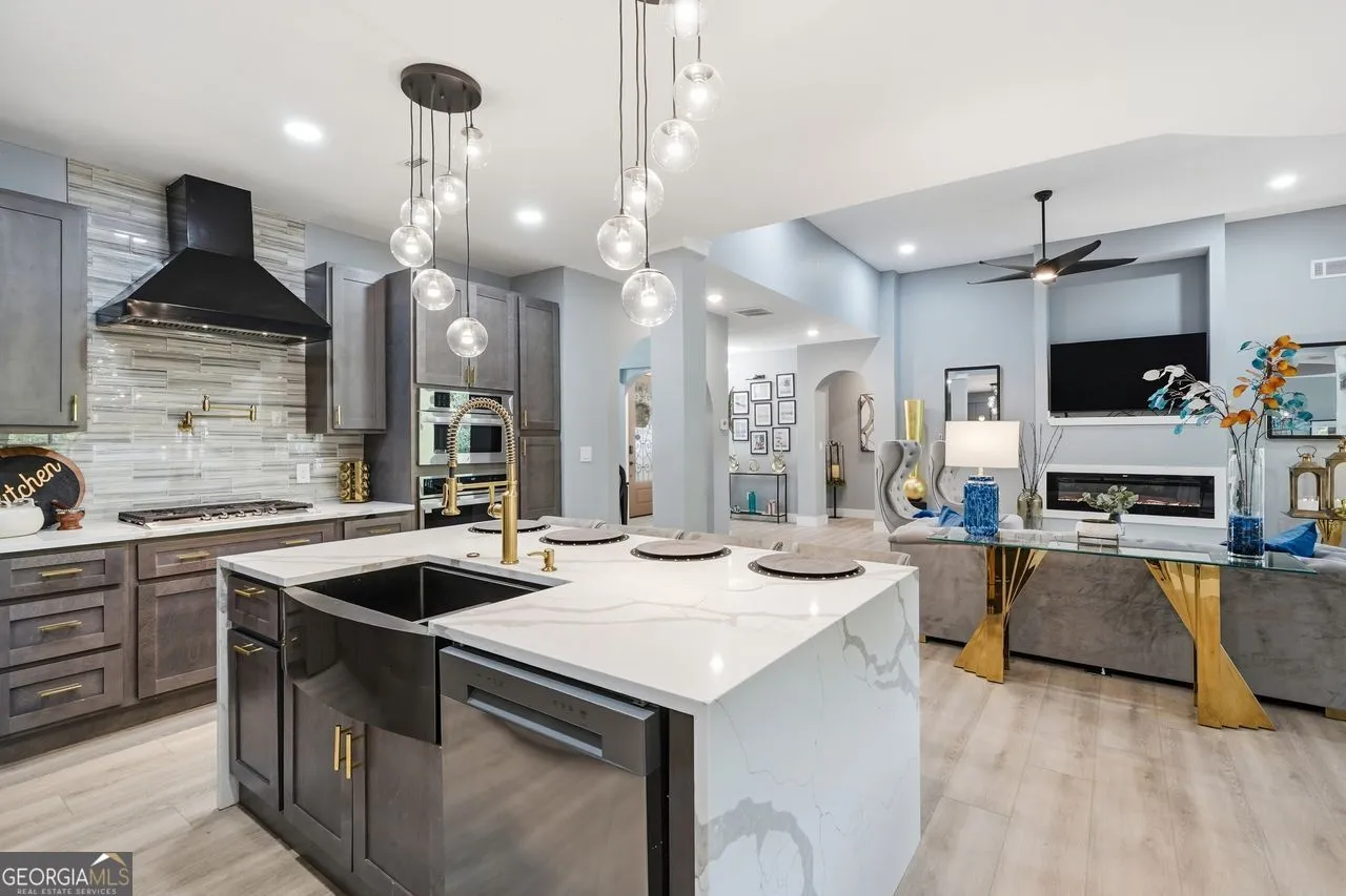 2021 Lakeview Pkwy — photo 40 of 114