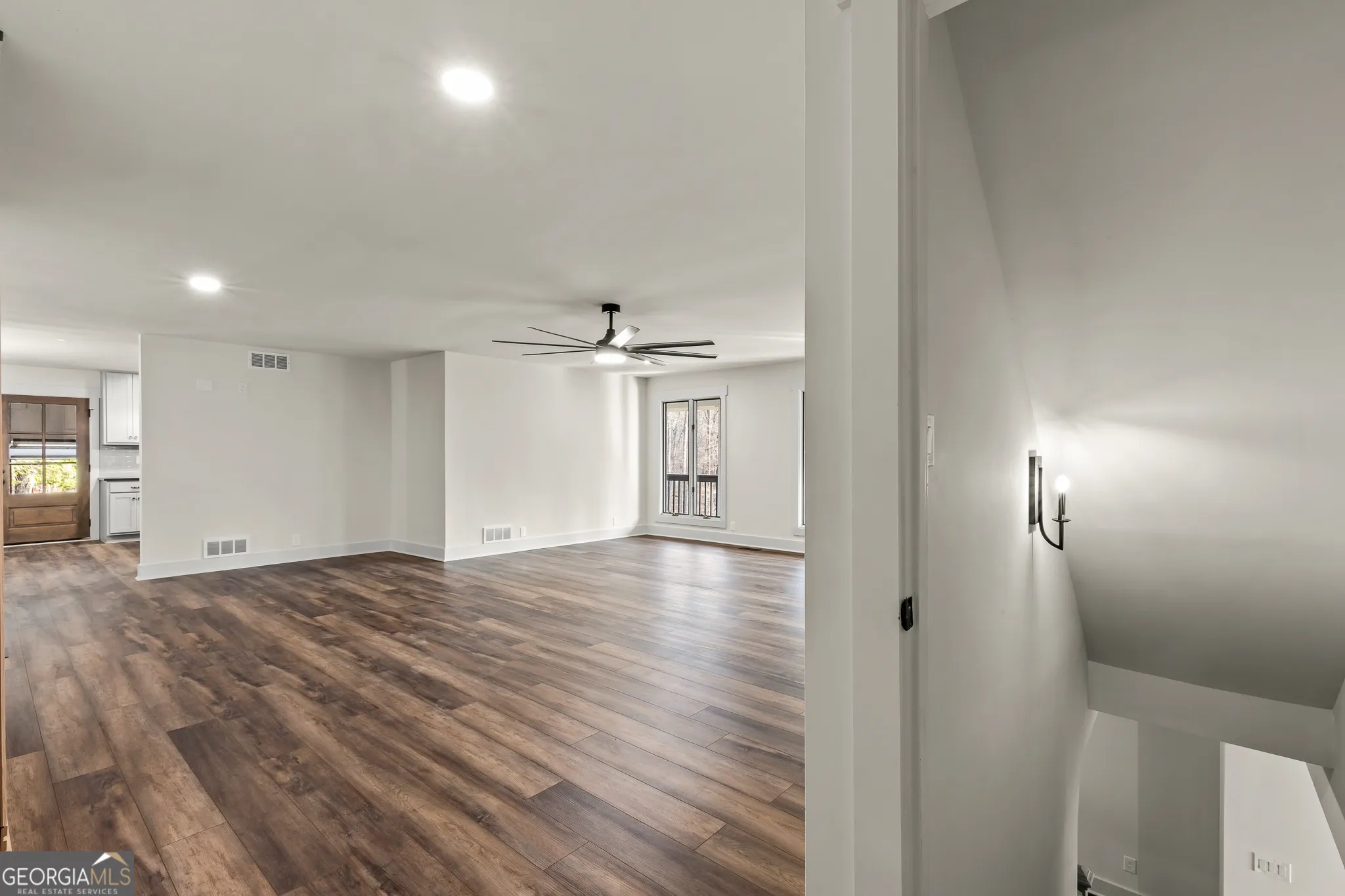 7448 Berea Rd — photo 5 of 44