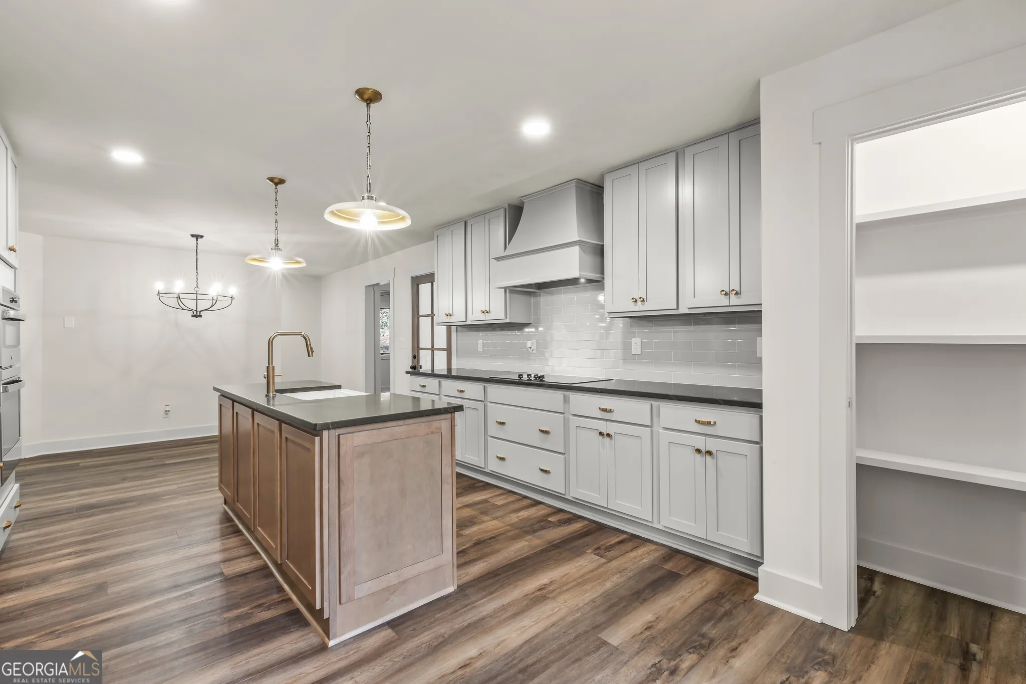 7448 Berea Rd — photo 9 of 44