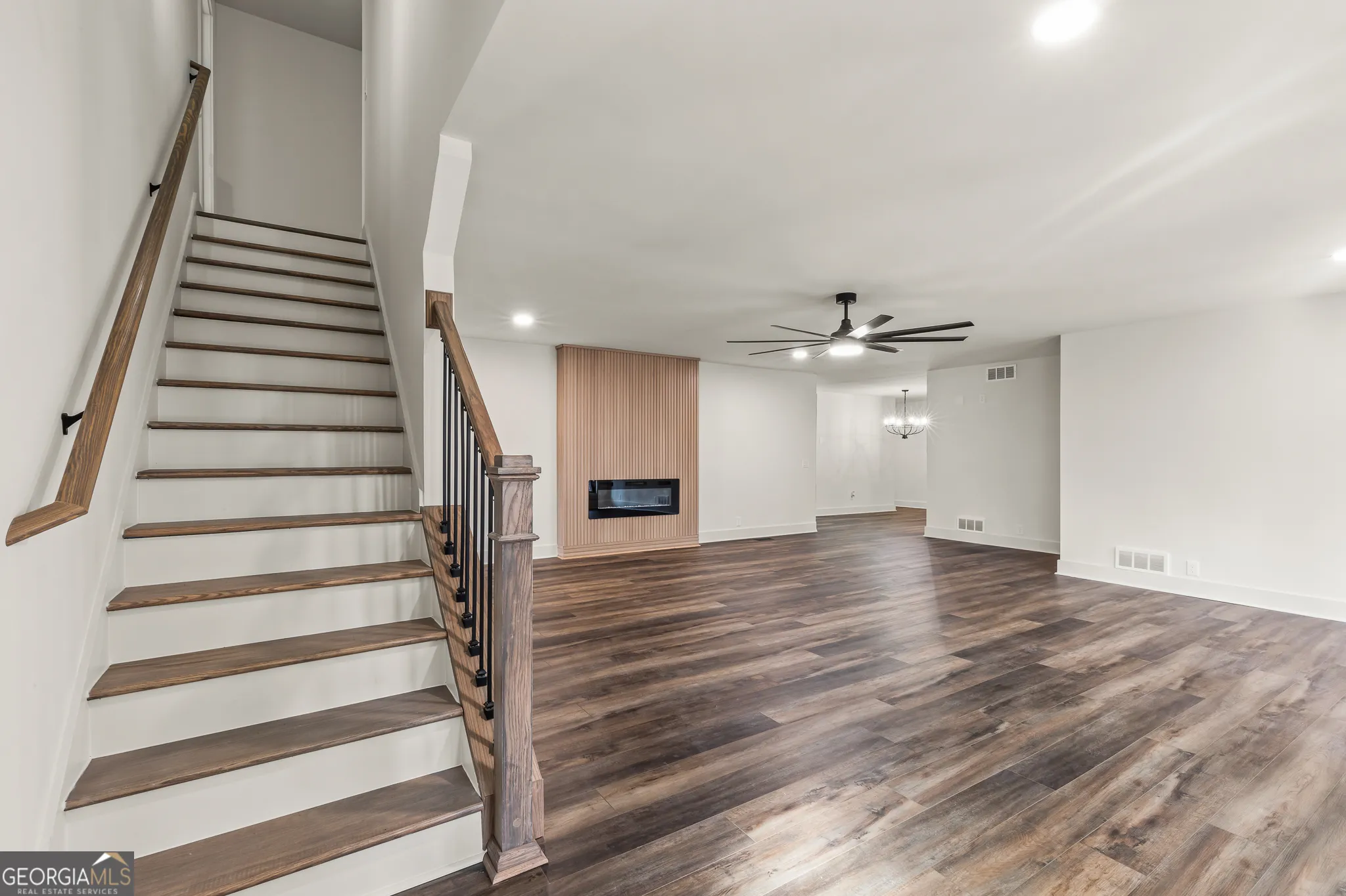 7448 Berea Rd — photo 4 of 44