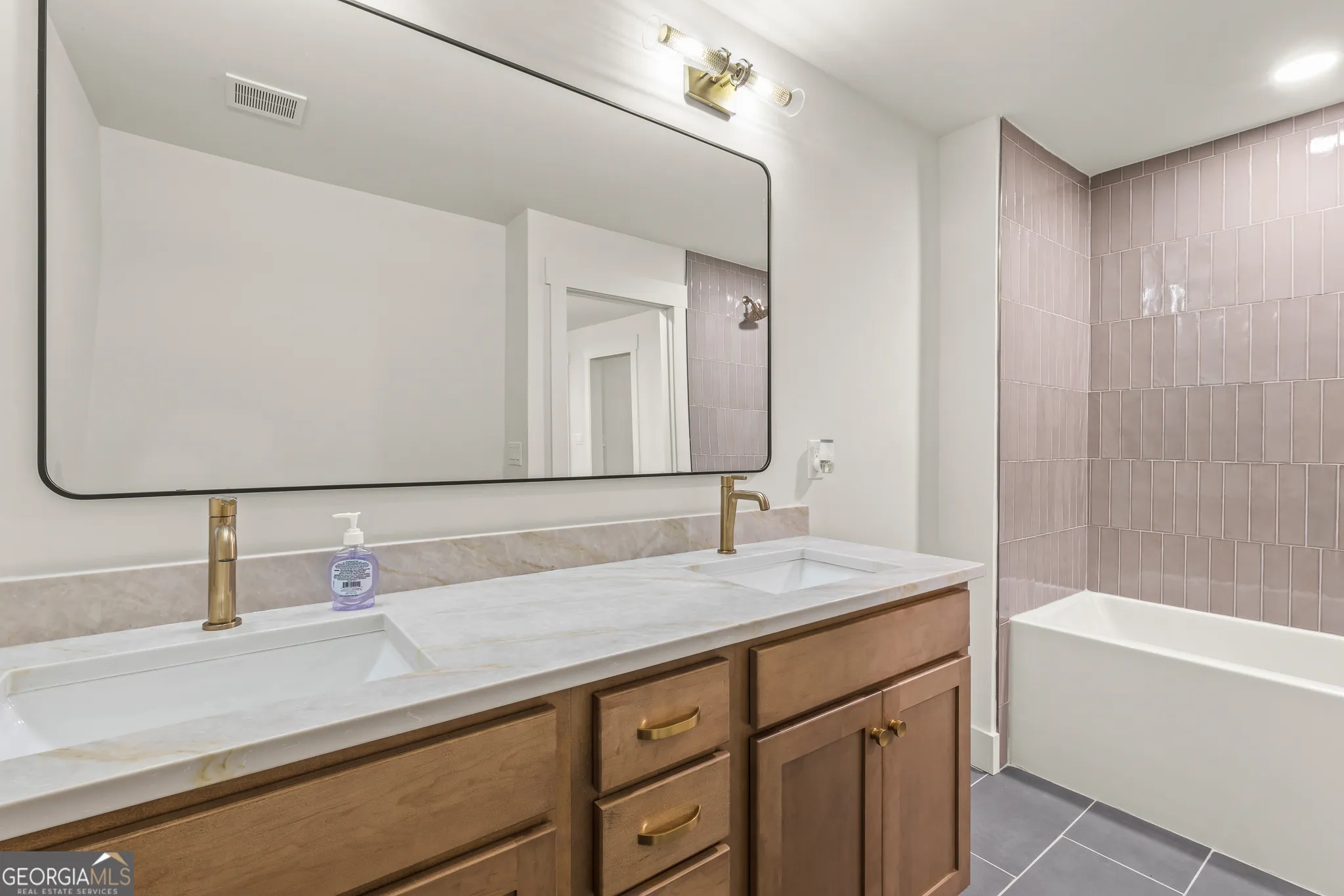 7448 Berea Rd — photo 16 of 44
