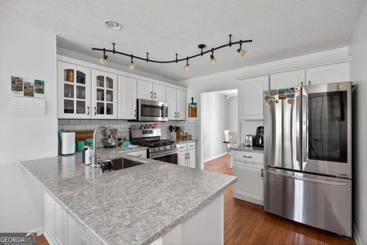 53 Crestview Dr — photo 4 of 47