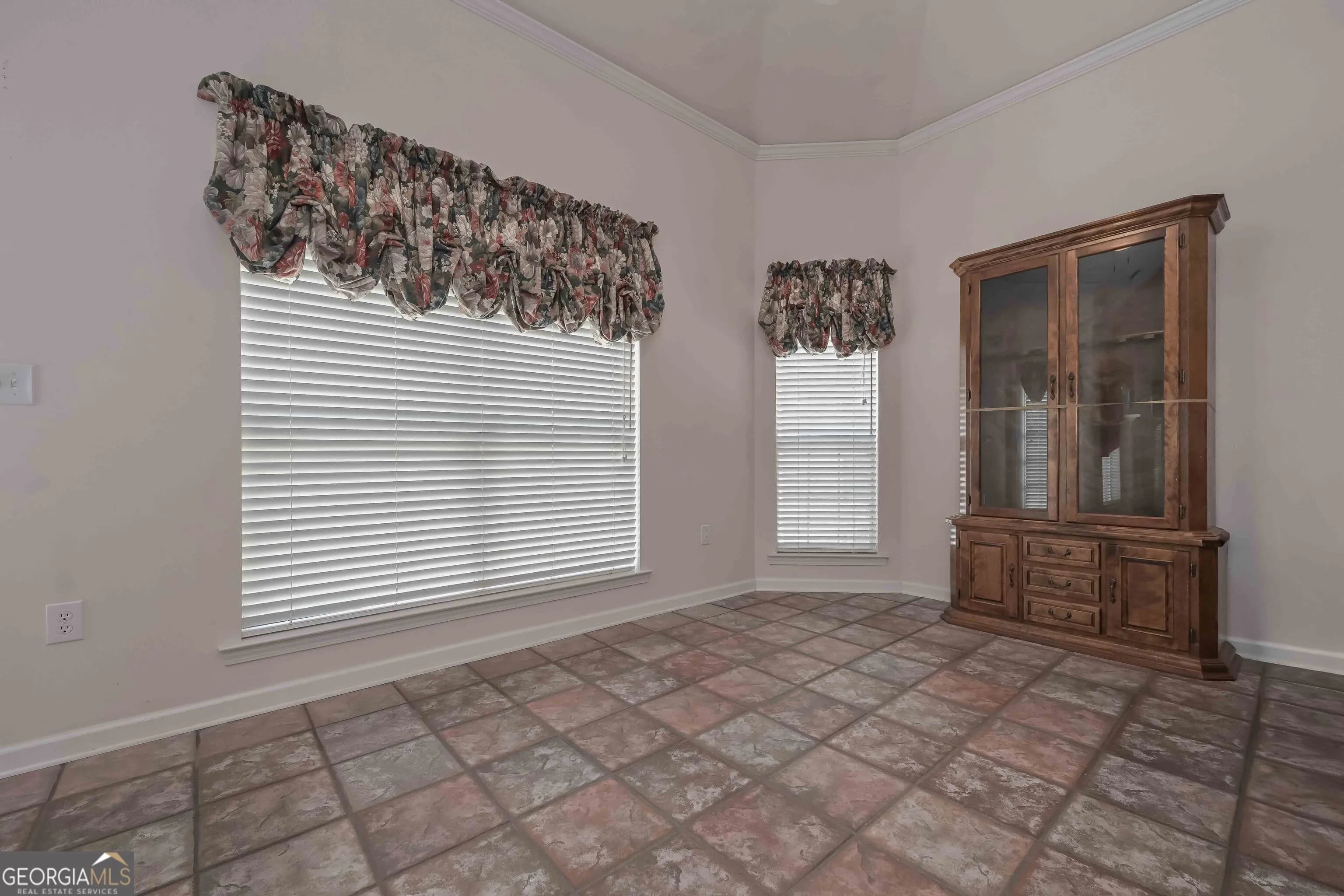 5805 W Chapel Hill Rd — photo 8 of 60