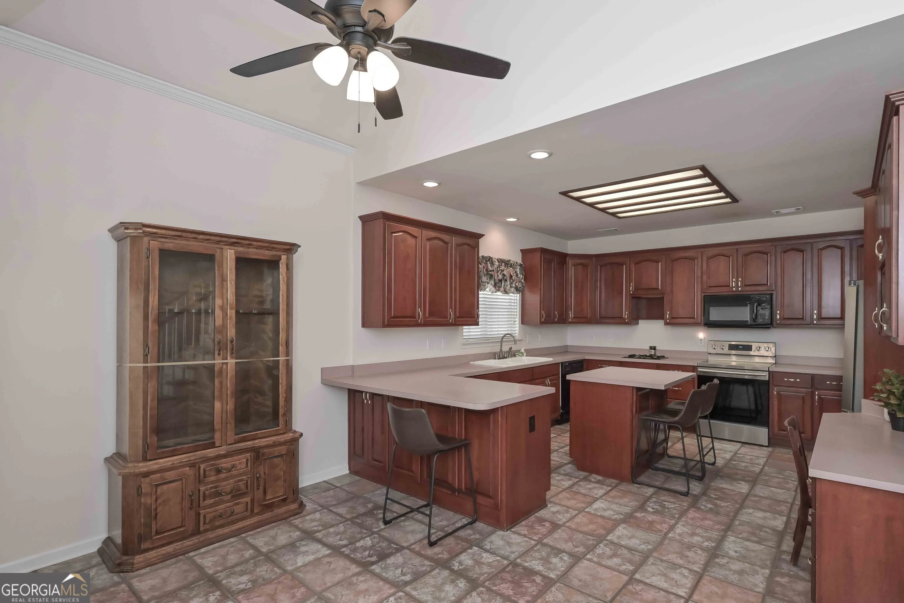 5805 W Chapel Hill Rd — photo 5 of 60