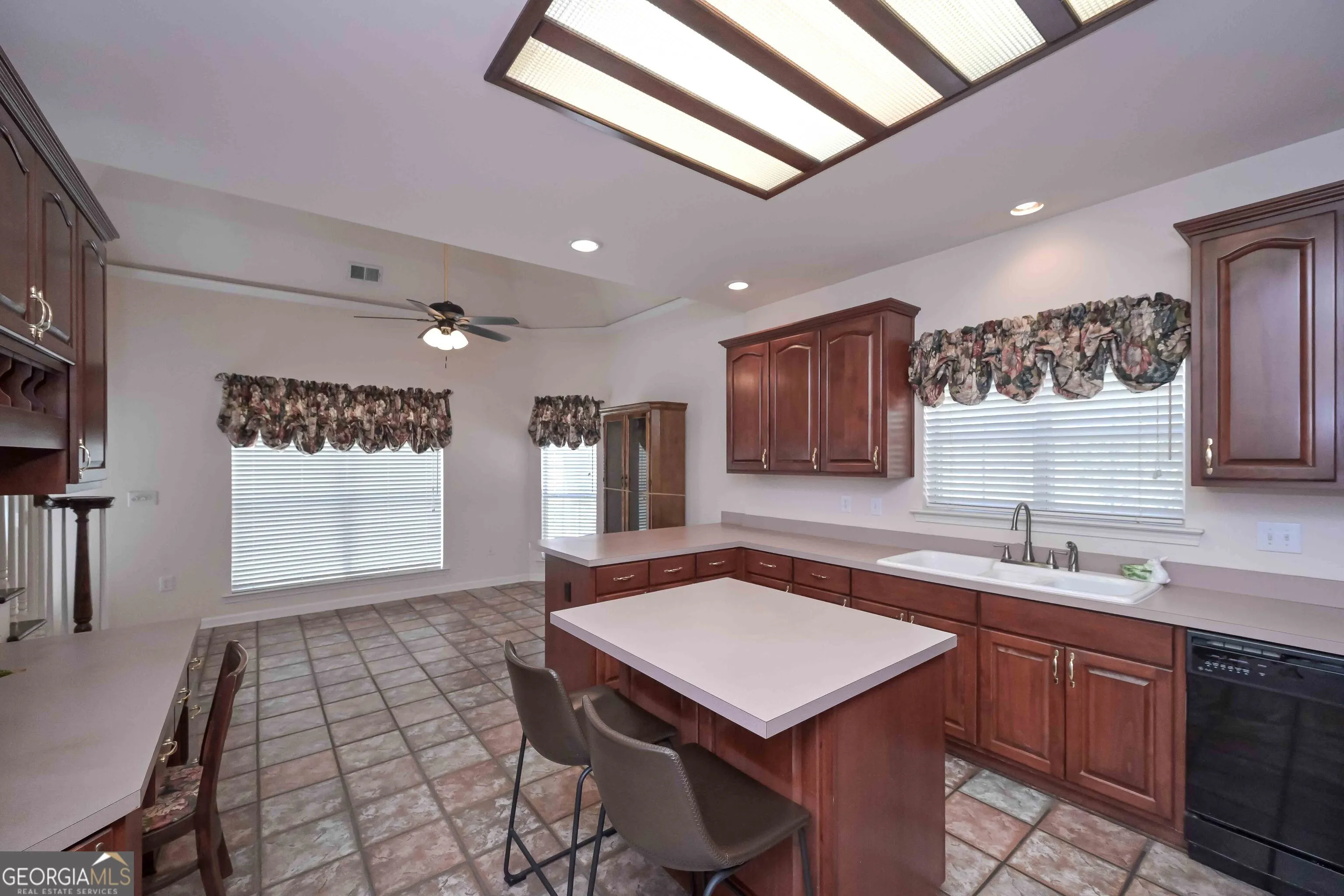 5805 W Chapel Hill Rd — photo 14 of 60