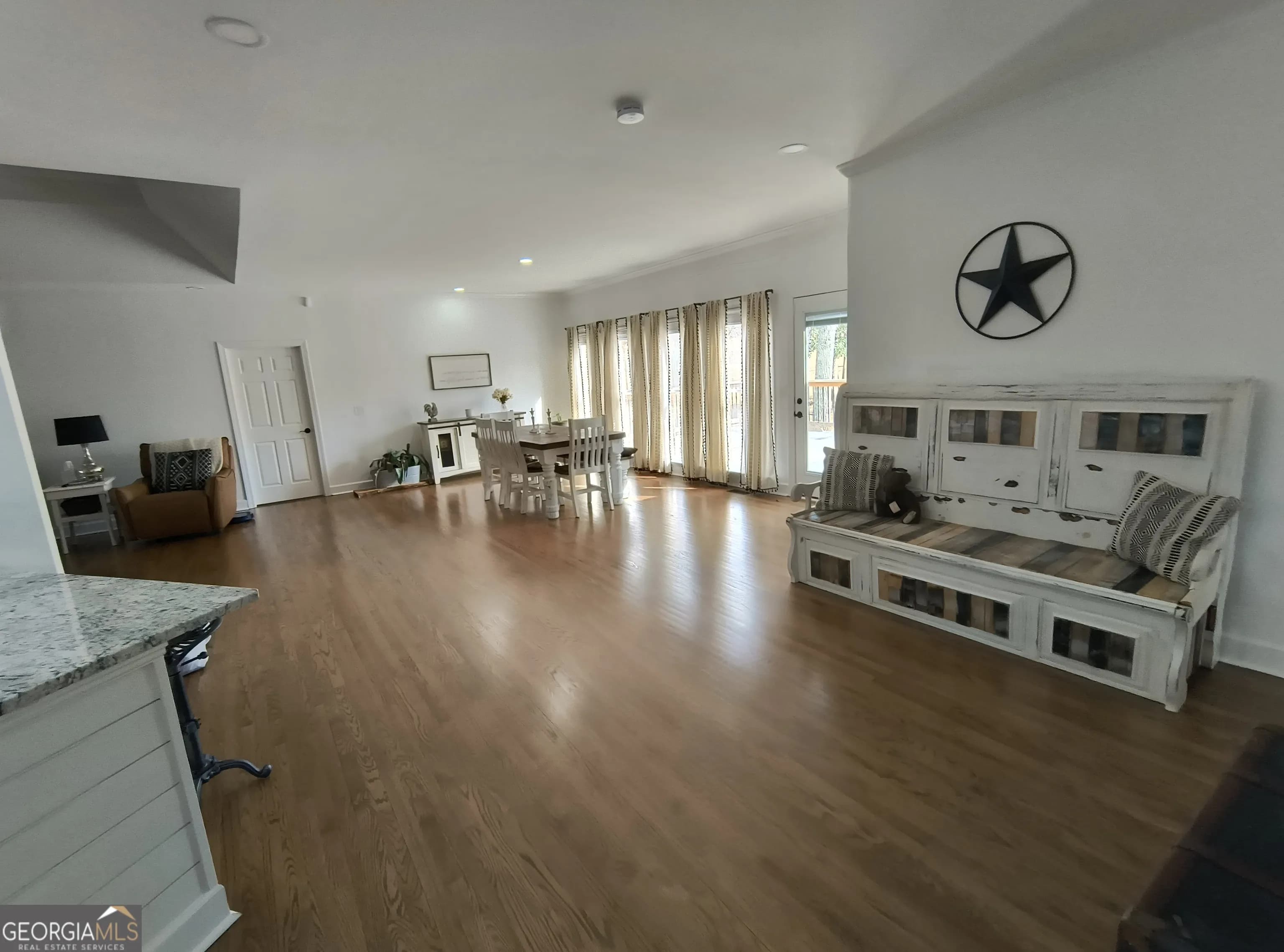 252 Moore St — photo 3 of 37