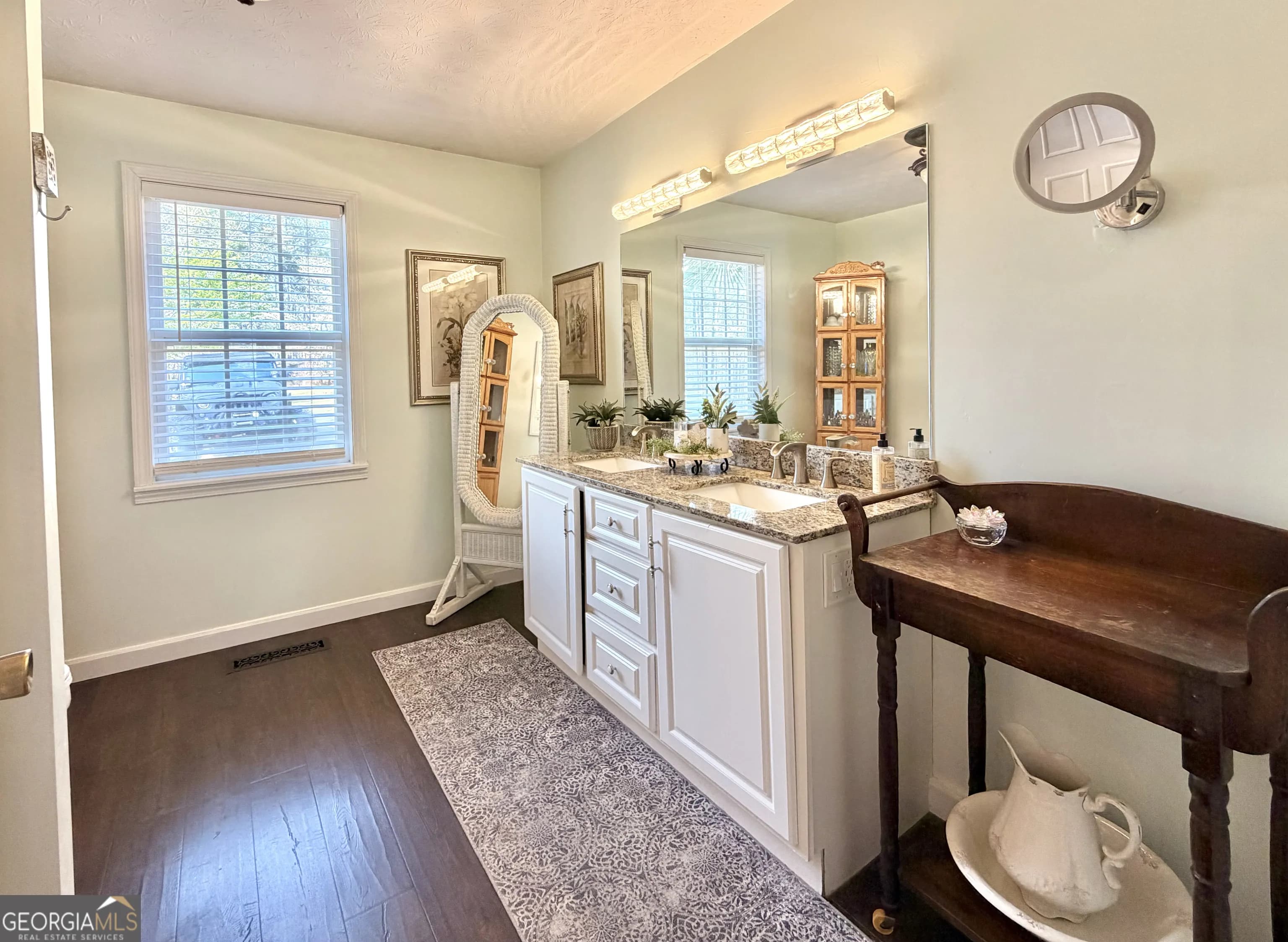 240 Ray St — photo 12 of 33