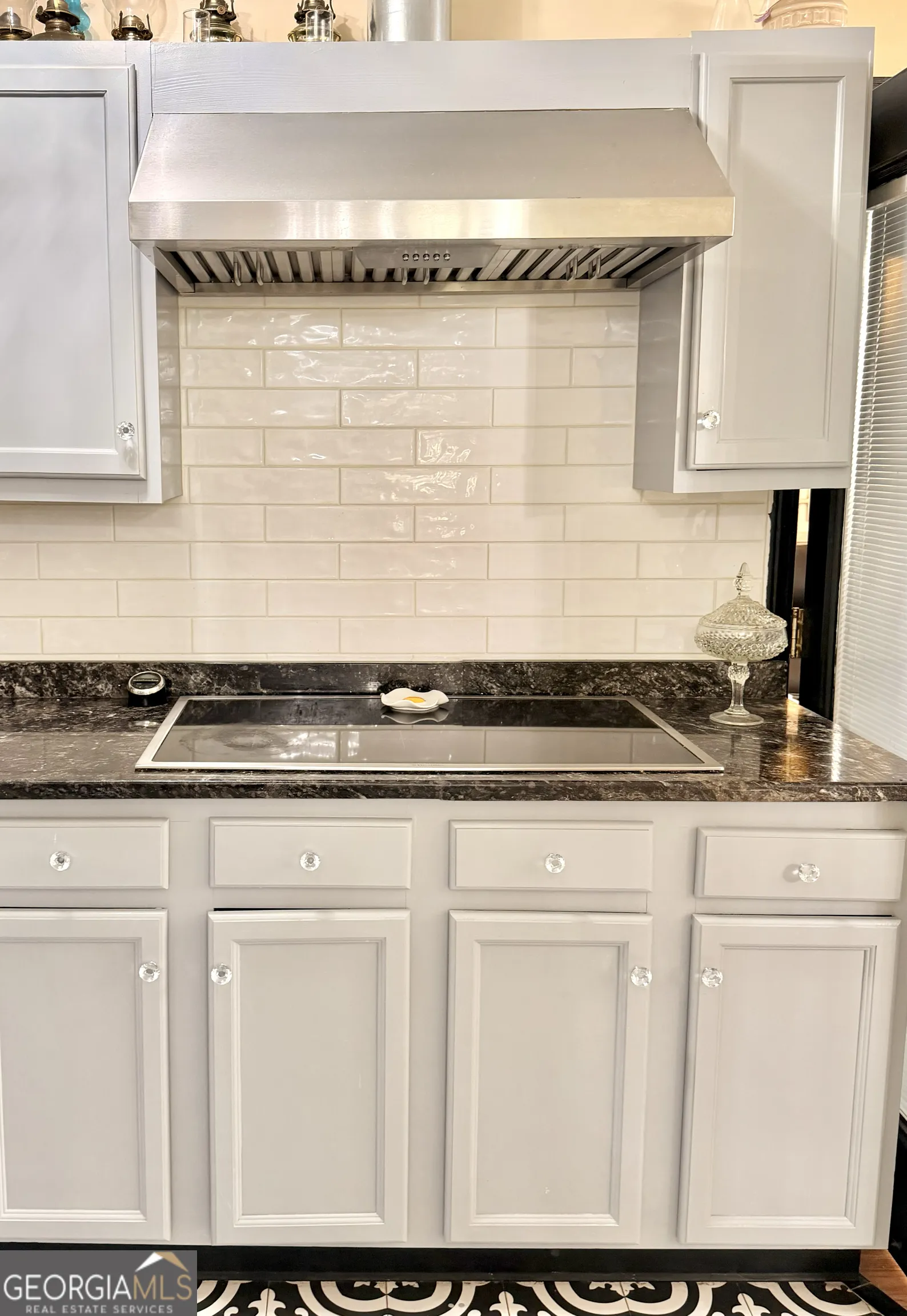 240 Ray St — photo 4 of 33