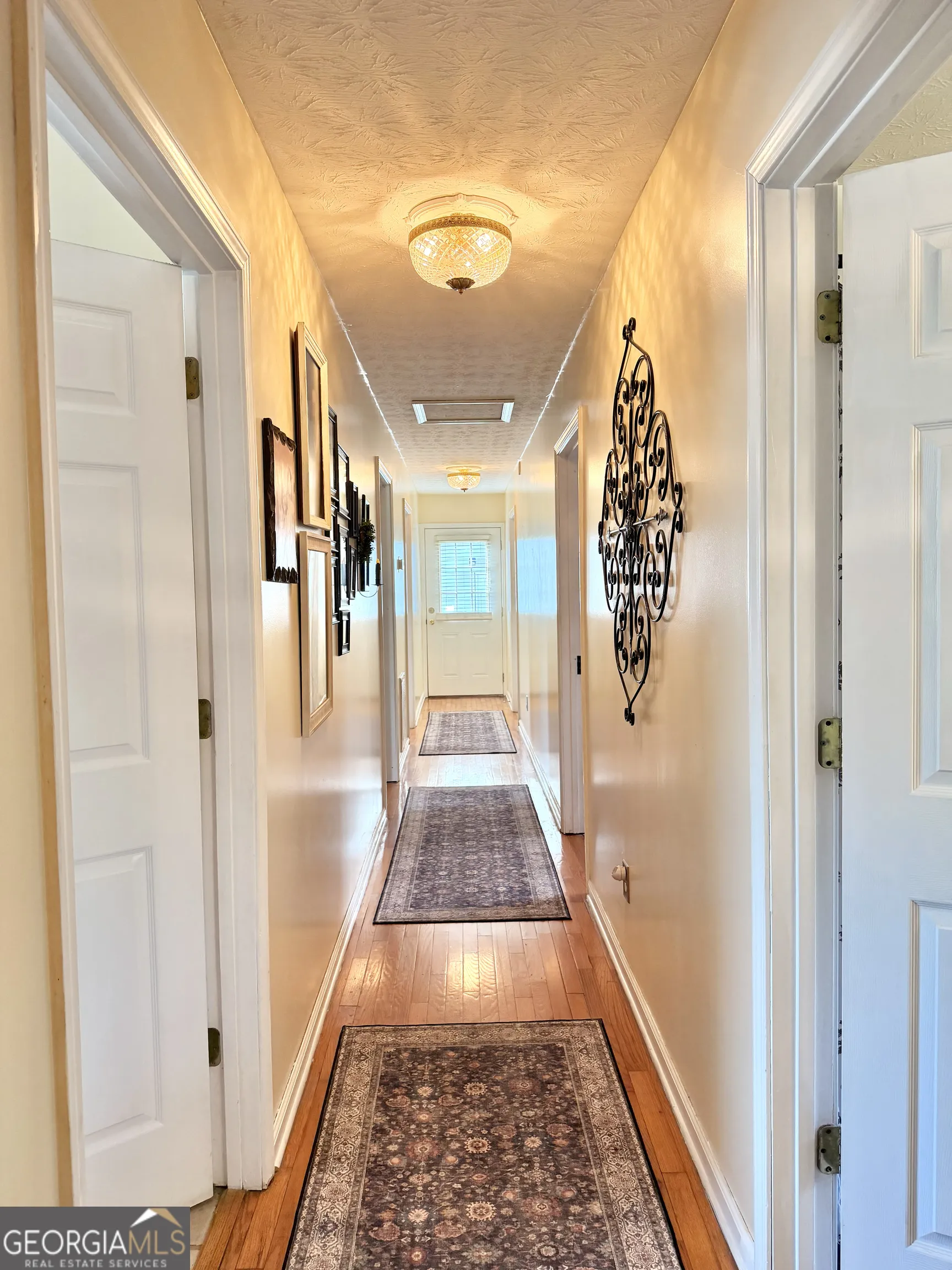 240 Ray St — photo 11 of 33