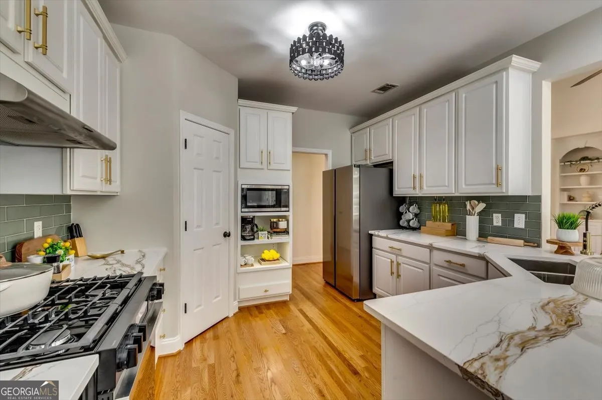 4315 Rosemont Dr — photo 3 of 47