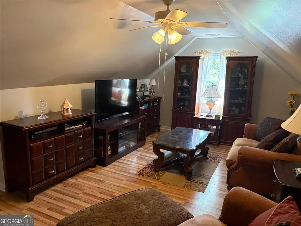 9440 Logan Ln — photo 18 of 35