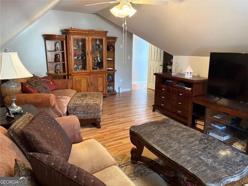 9440 Logan Ln — photo 17 of 35