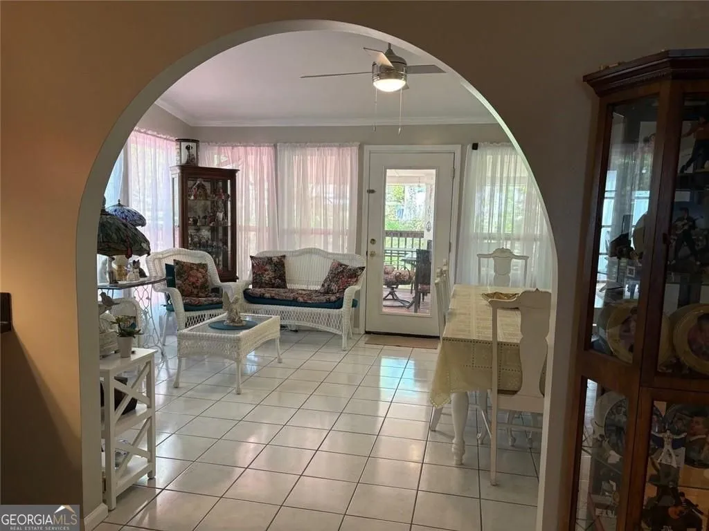 9440 Logan Ln — photo 4 of 35