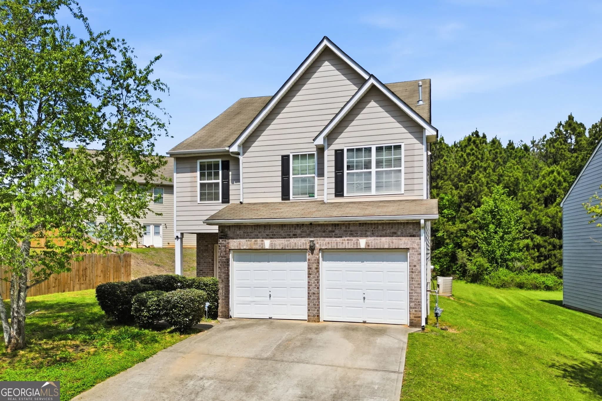 2415 Valley Creek Dr — photo 2 of 38