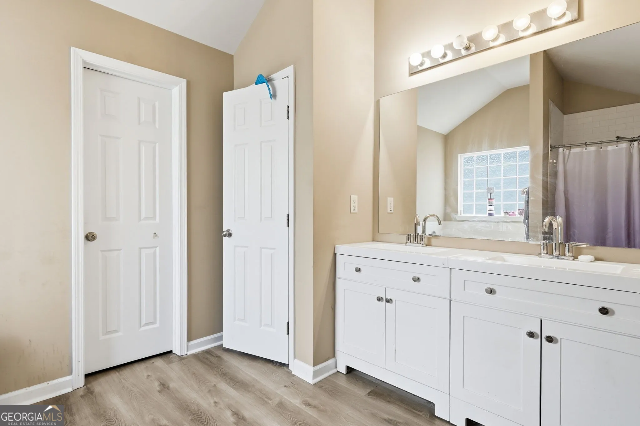 2415 Valley Creek Dr — photo 23 of 38