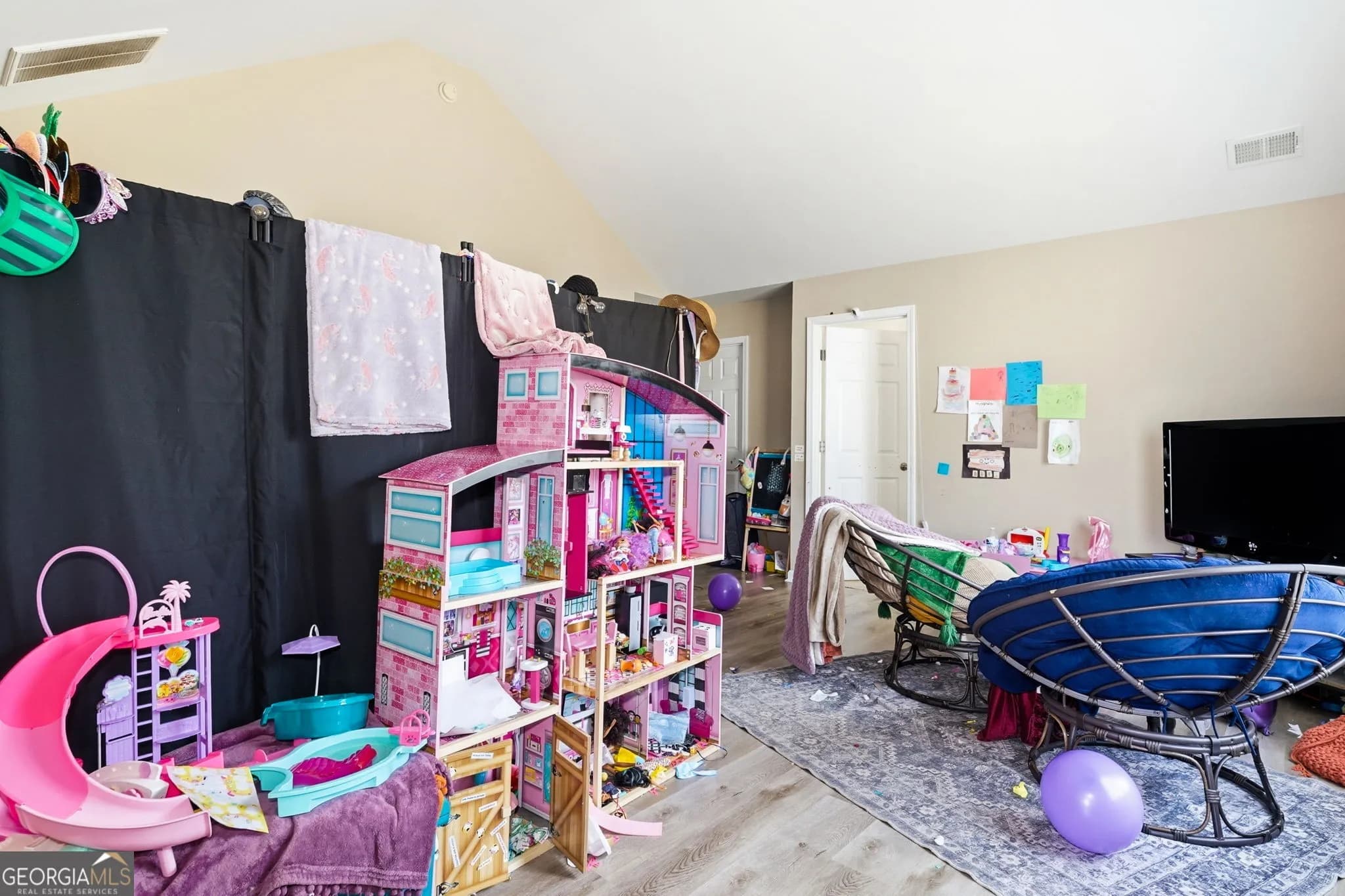 2415 Valley Creek Dr — photo 11 of 38