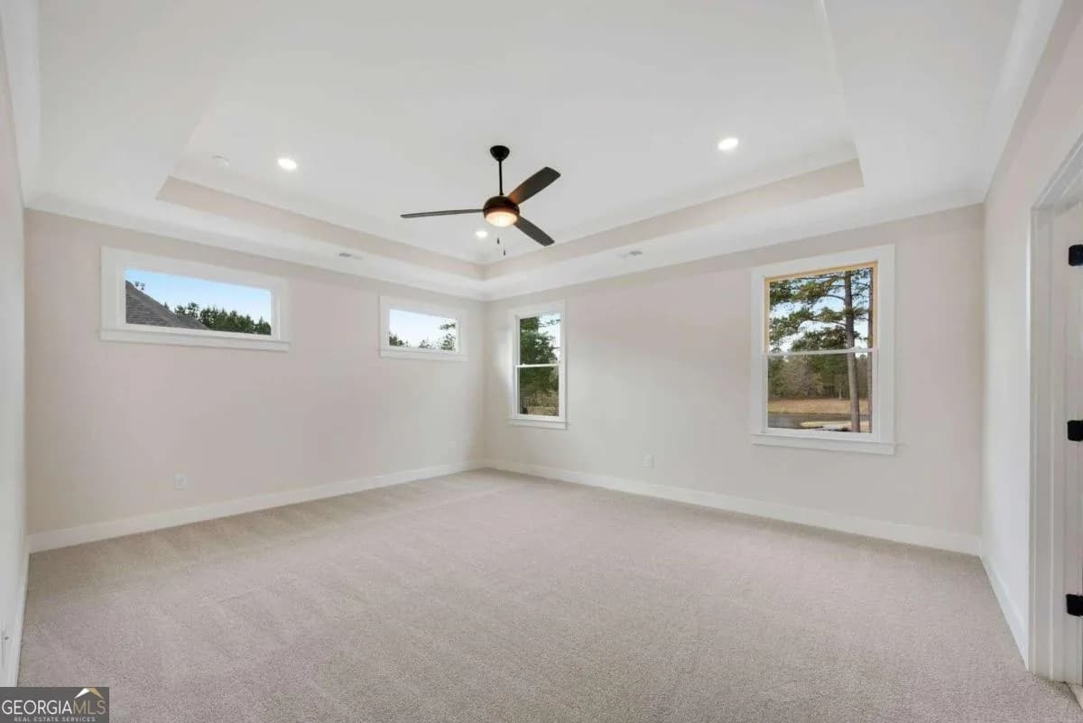 402 Manchester Ln — photo 15 of 63