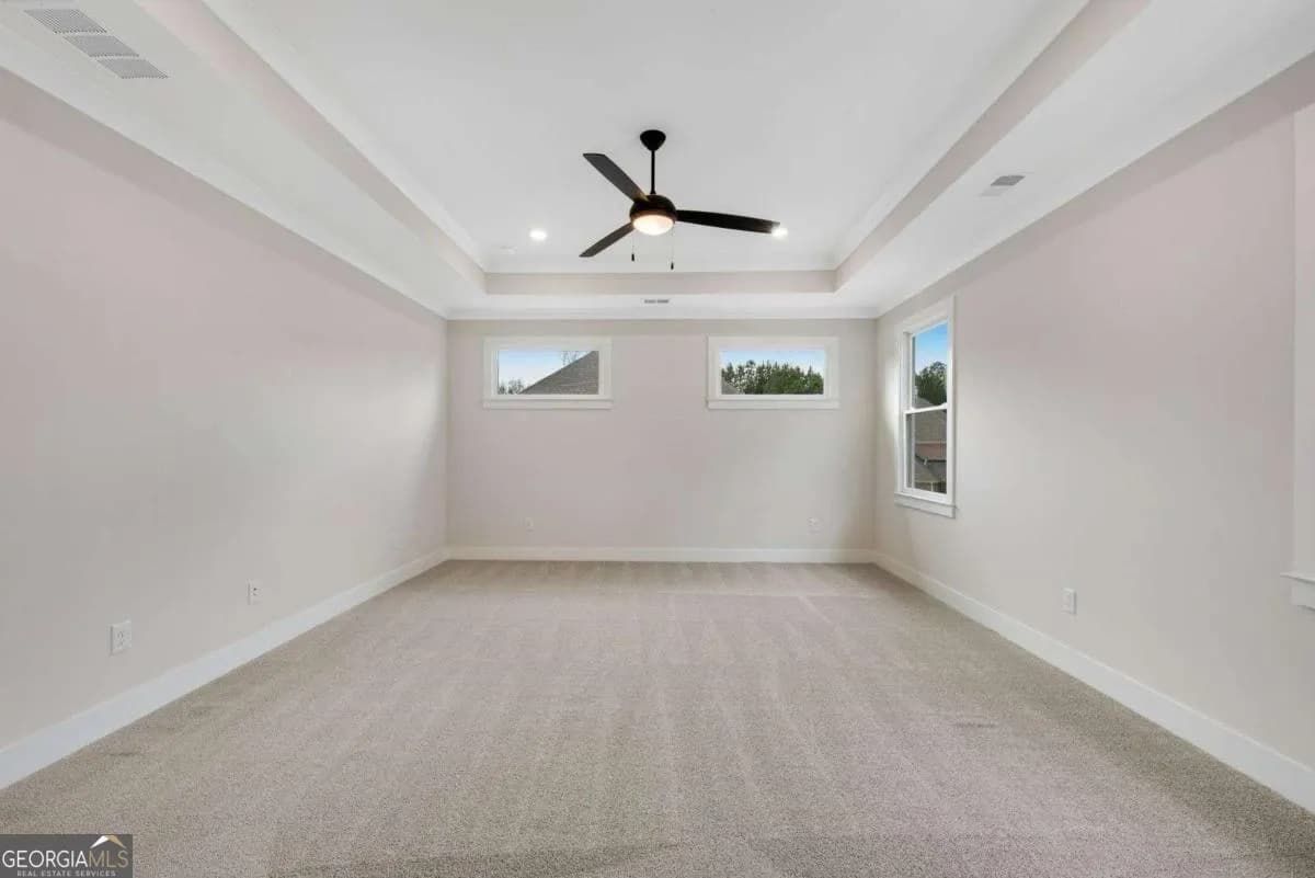 402 Manchester Ln — photo 16 of 63