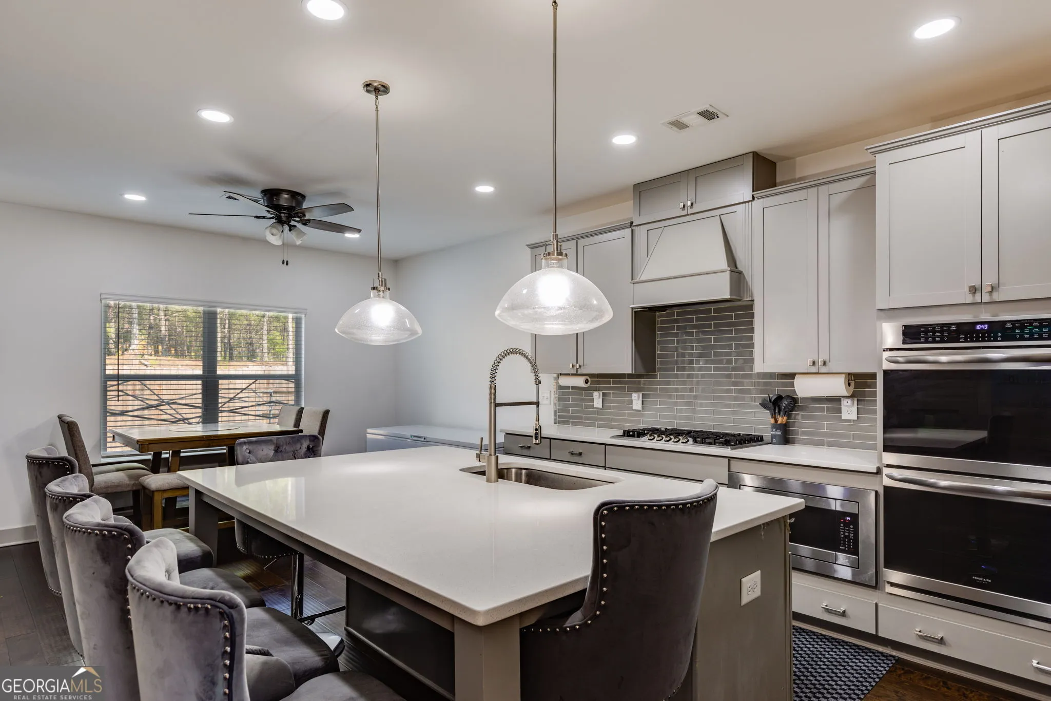 245 Crestbrook Ln — photo 8 of 47