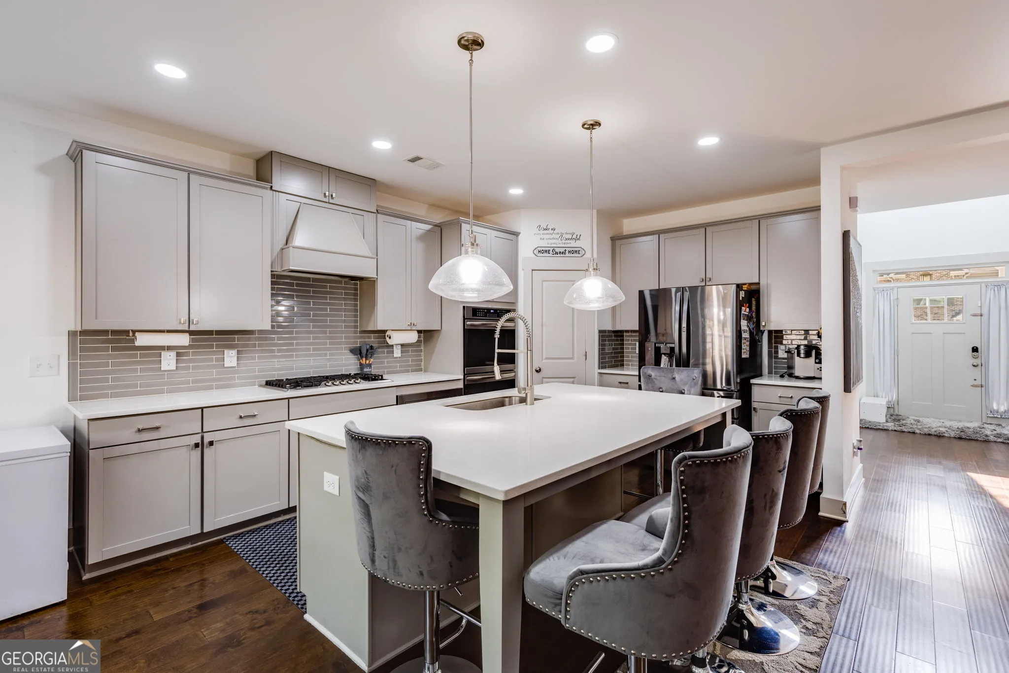 245 Crestbrook Ln — photo 5 of 47