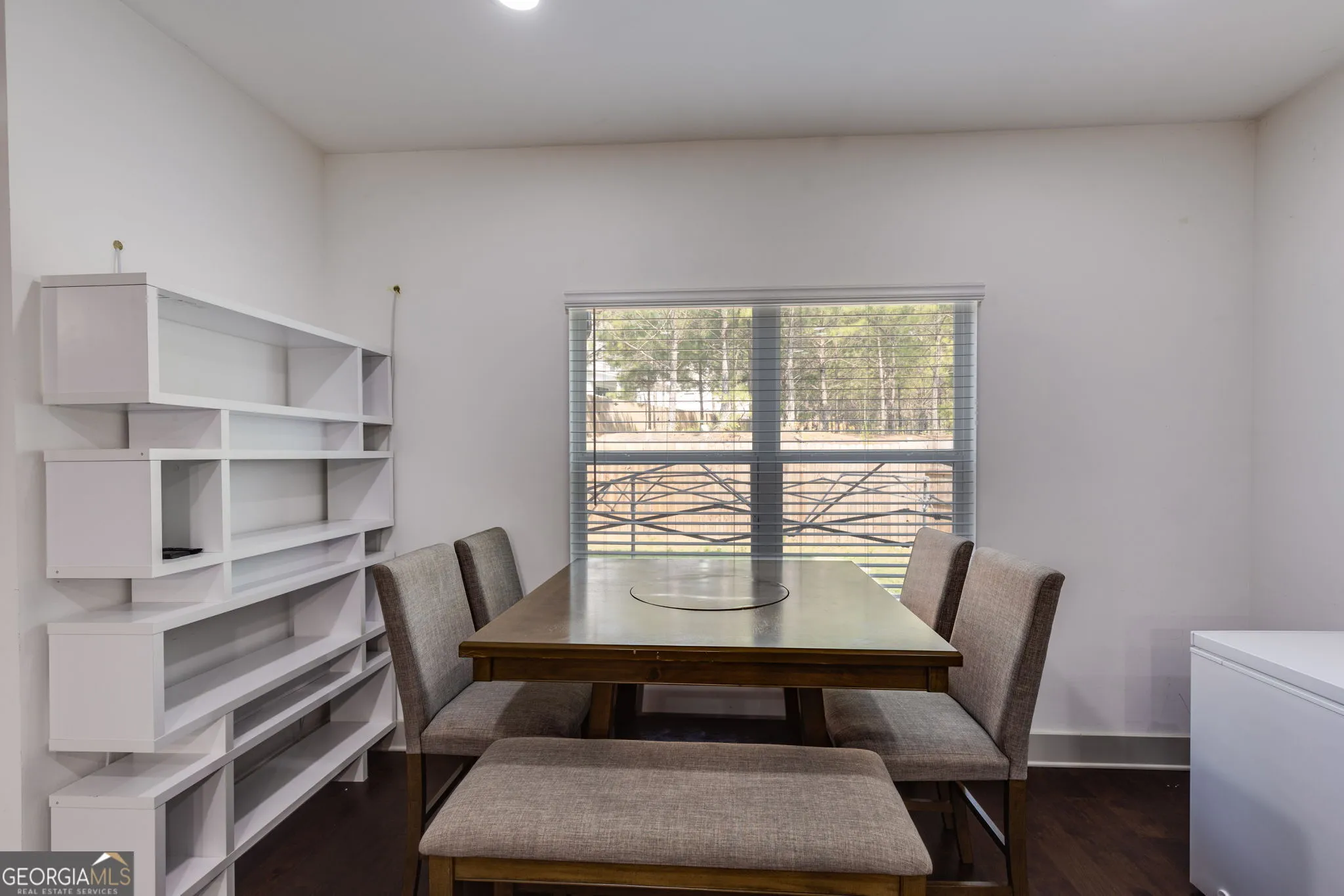 245 Crestbrook Ln — photo 9 of 47