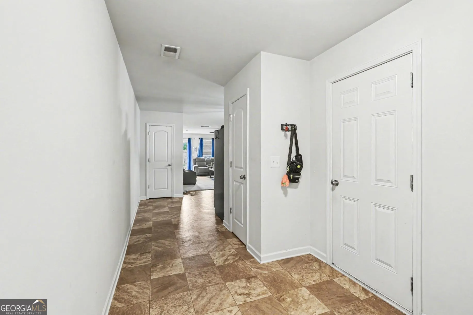 409 Erin Ct — photo 9 of 29