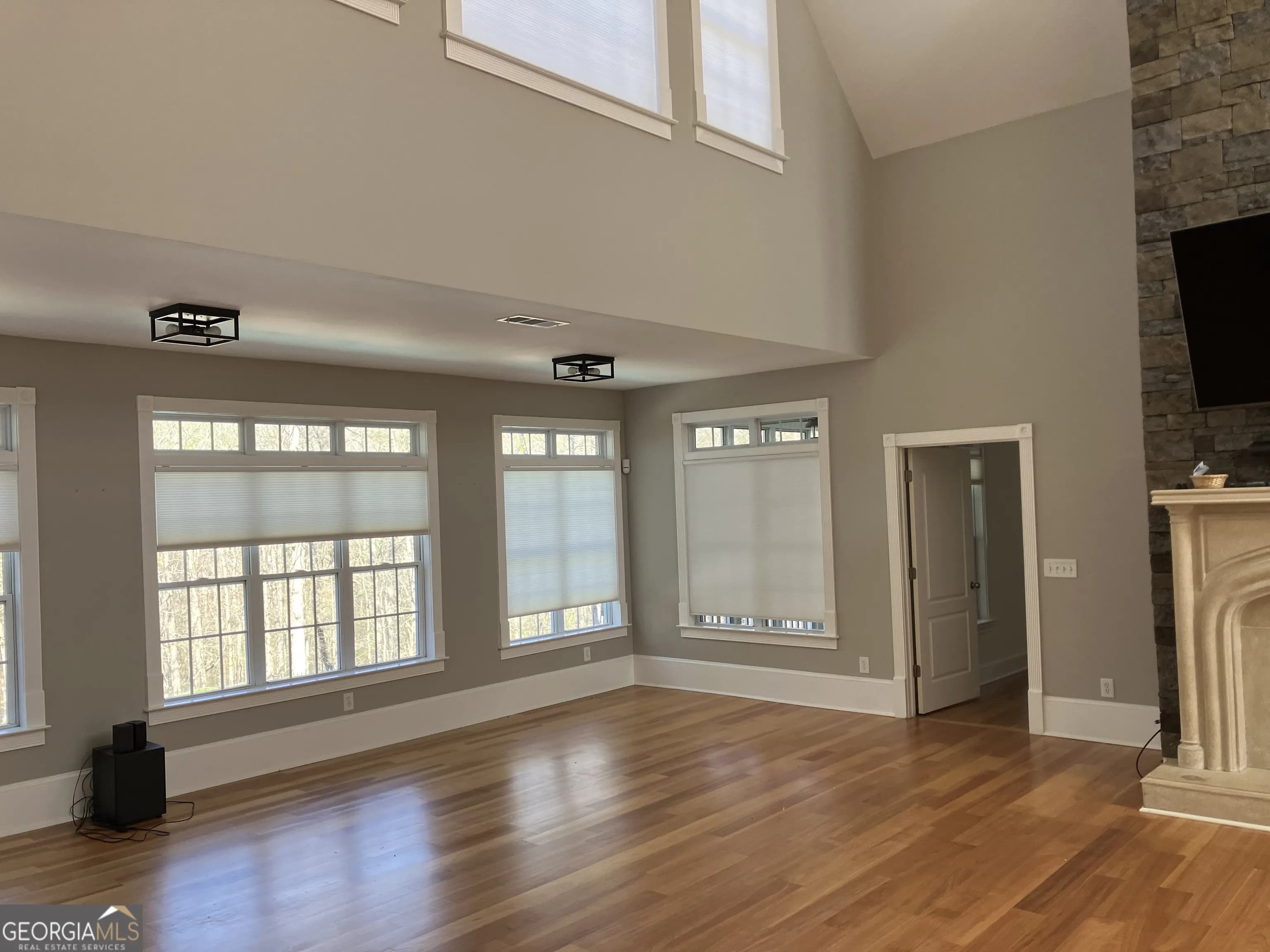 5039 Liberty Rd — photo 5 of 73