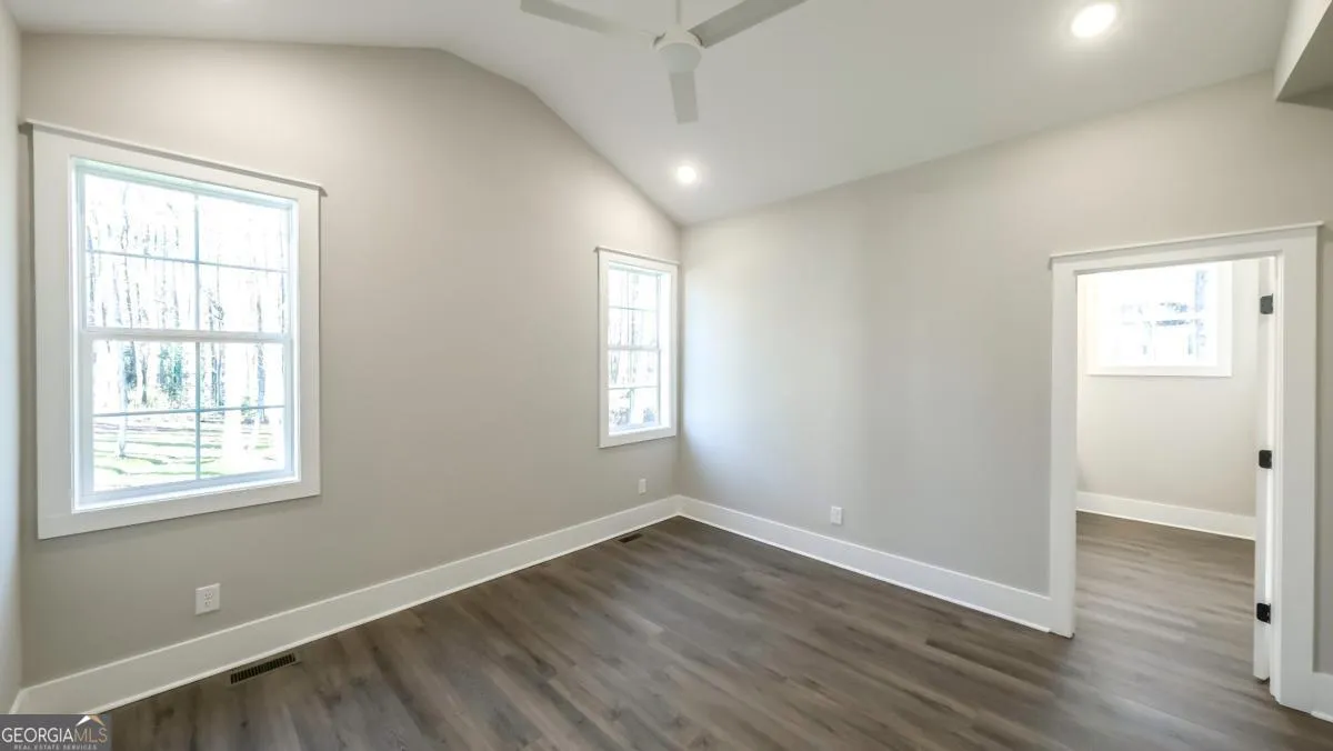 479 West Ave — photo 9 of 43