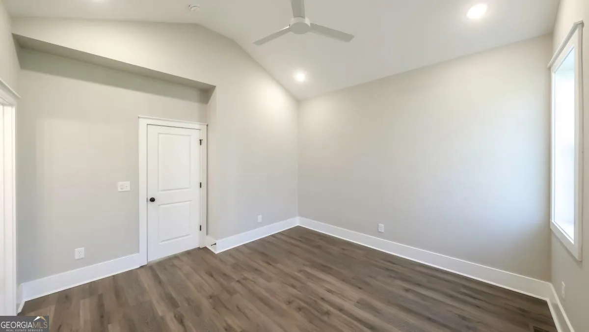 479 West Ave — photo 8 of 43