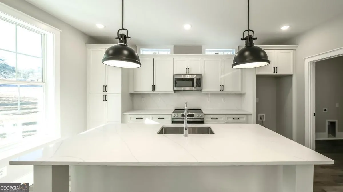 479 West Ave — photo 4 of 43